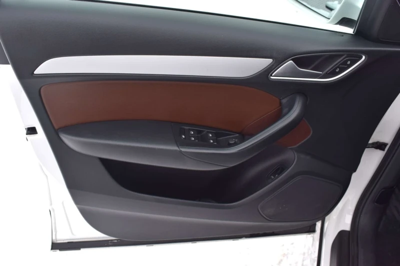 Audi Q3 * quattro Premium, quattro Sport Premium * CARFAX , снимка 13 - Автомобили и джипове - 53357902