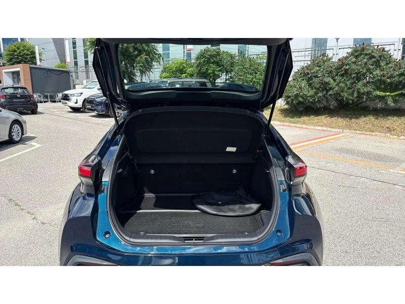Toyota C-HR 2.0 PHEV COOL, снимка 10 - Автомобили и джипове - 55376726