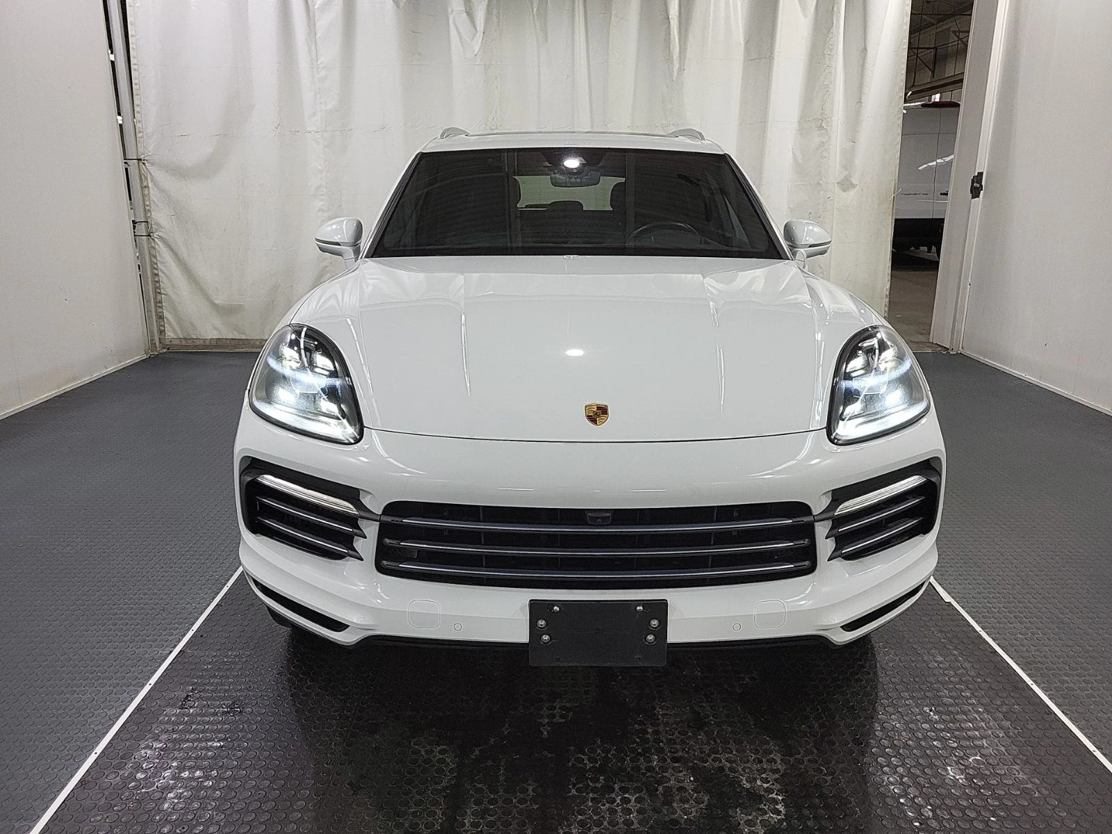 Porsche Cayenne E Hybrid  CARFAX, снимка 15 - Автомобили и джипове - 54149864