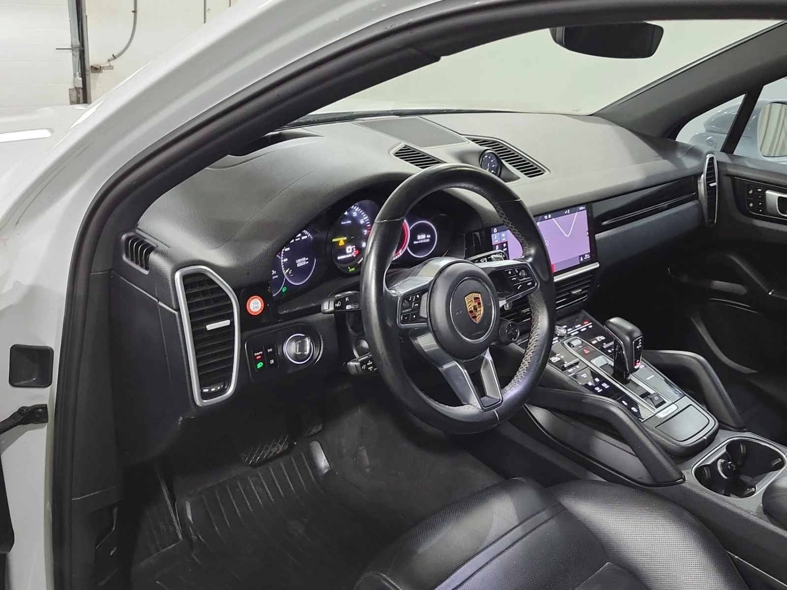 Porsche Cayenne E Hybrid  CARFAX, снимка 7 - Автомобили и джипове - 54149864