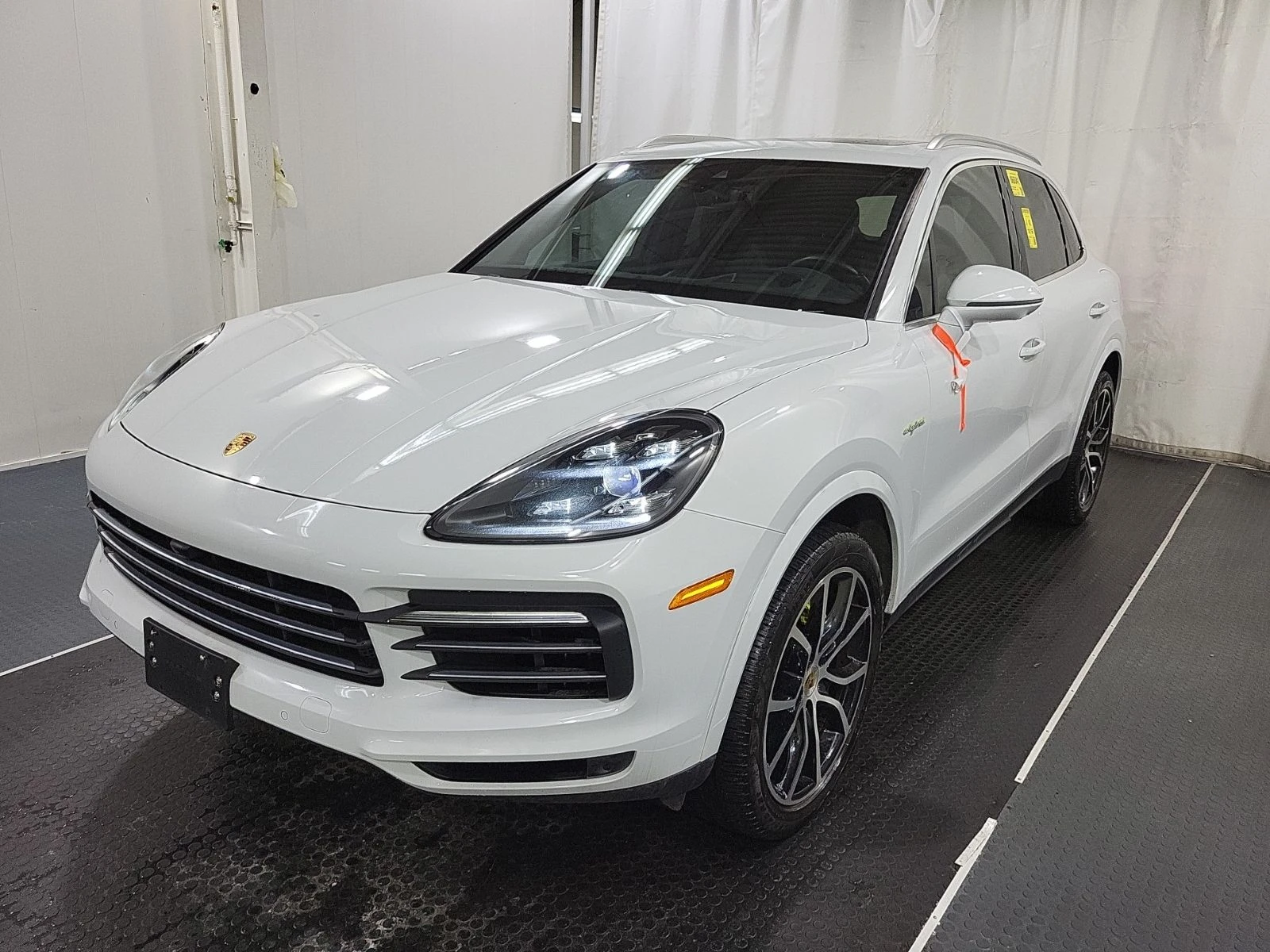 Porsche Cayenne E Hybrid  CARFAX, снимка 8 - Автомобили и джипове - 54149864