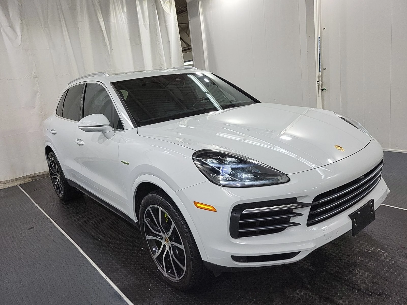 Porsche Cayenne E Hybrid  CARFAX, снимка 12 - Автомобили и джипове - 54149864
