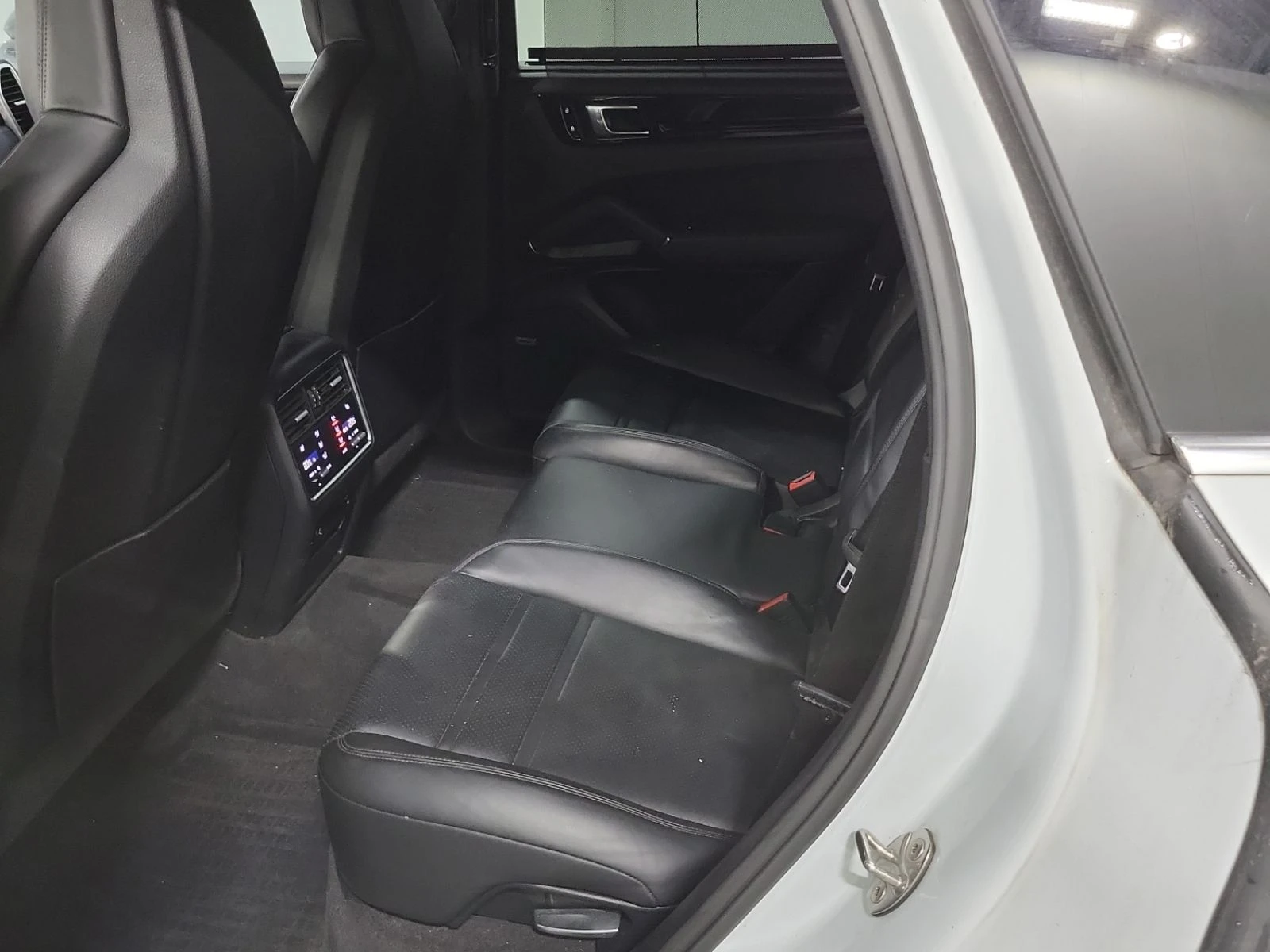 Porsche Cayenne E Hybrid  CARFAX, снимка 10 - Автомобили и джипове - 54149864