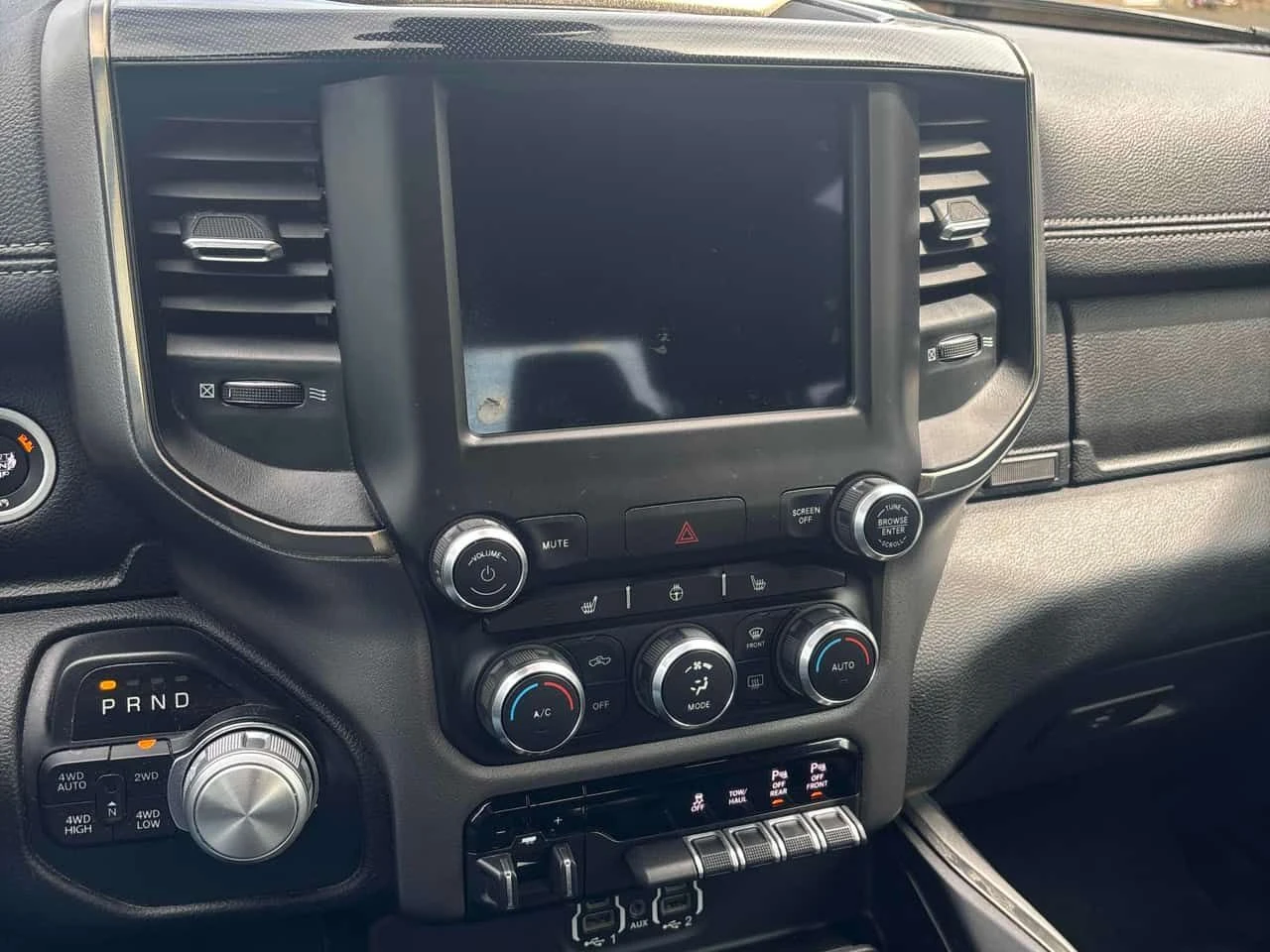 Dodge RAM 1500 Sport /BLACK GRILL / CAMERA/КЛИП НА МОТОРА , снимка 9 - Автомобили и джипове - 54378359