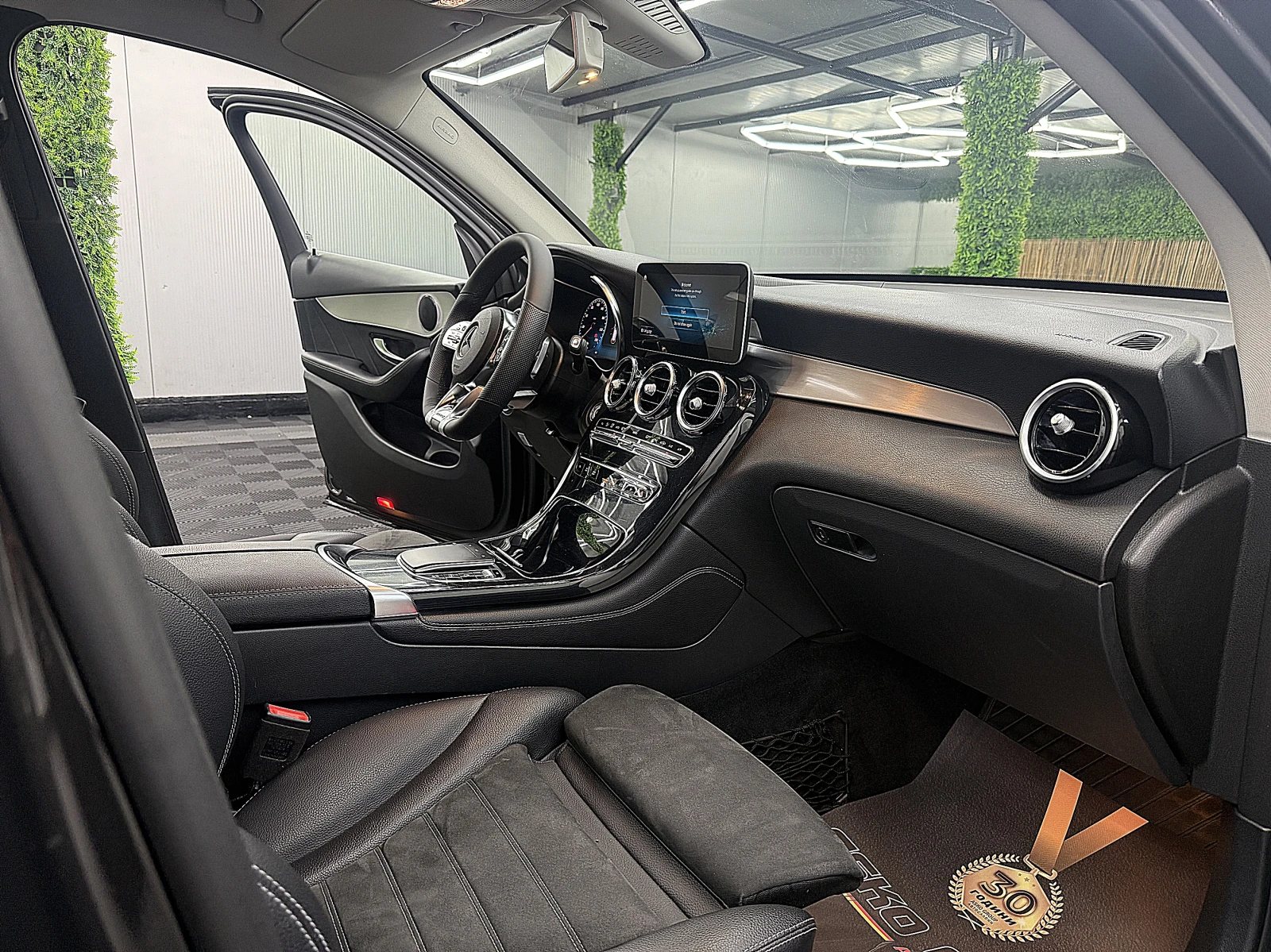 Mercedes-Benz GLC 300 AMG-line/DIGITAL/KeylessGO/360K/СОБСТВЕН ЛИЗИНГ, снимка 11 - Автомобили и джипове - 54450215