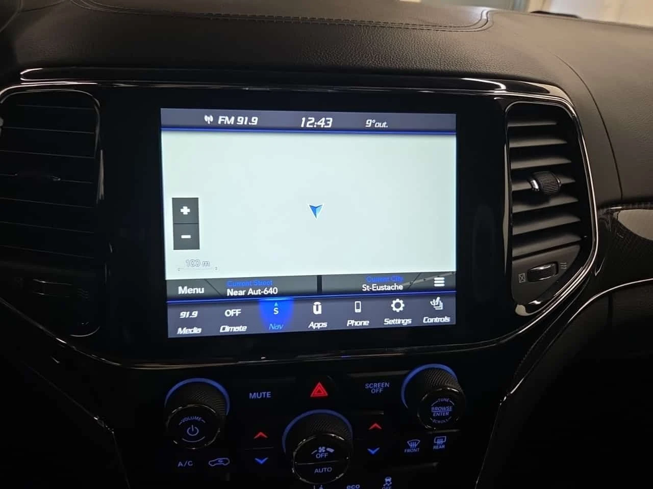 Jeep Grand cherokee SRT  CARFAX, снимка 11 - Автомобили и джипове - 54603797