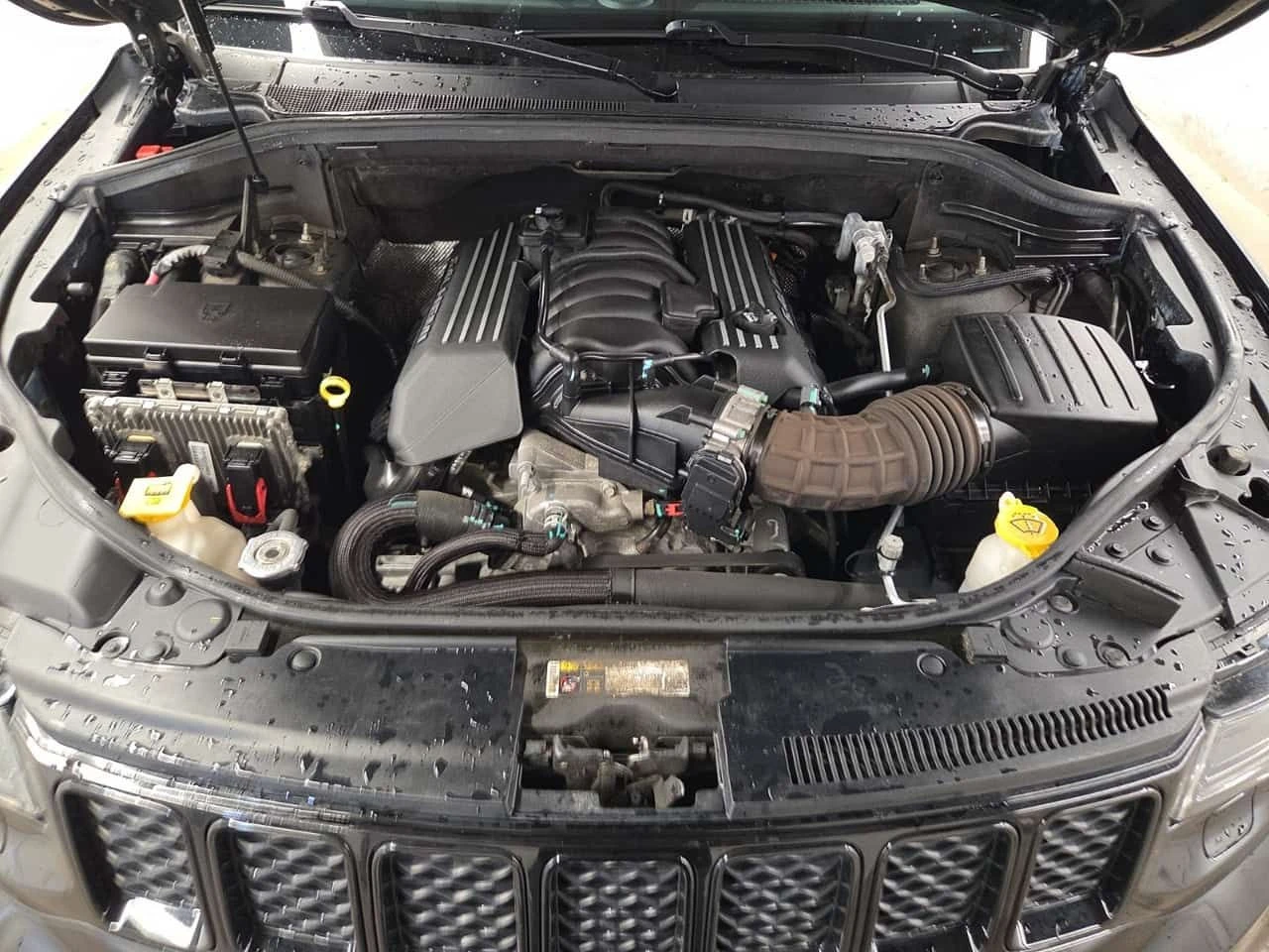 Jeep Grand cherokee SRT  CARFAX, снимка 16 - Автомобили и джипове - 54603797