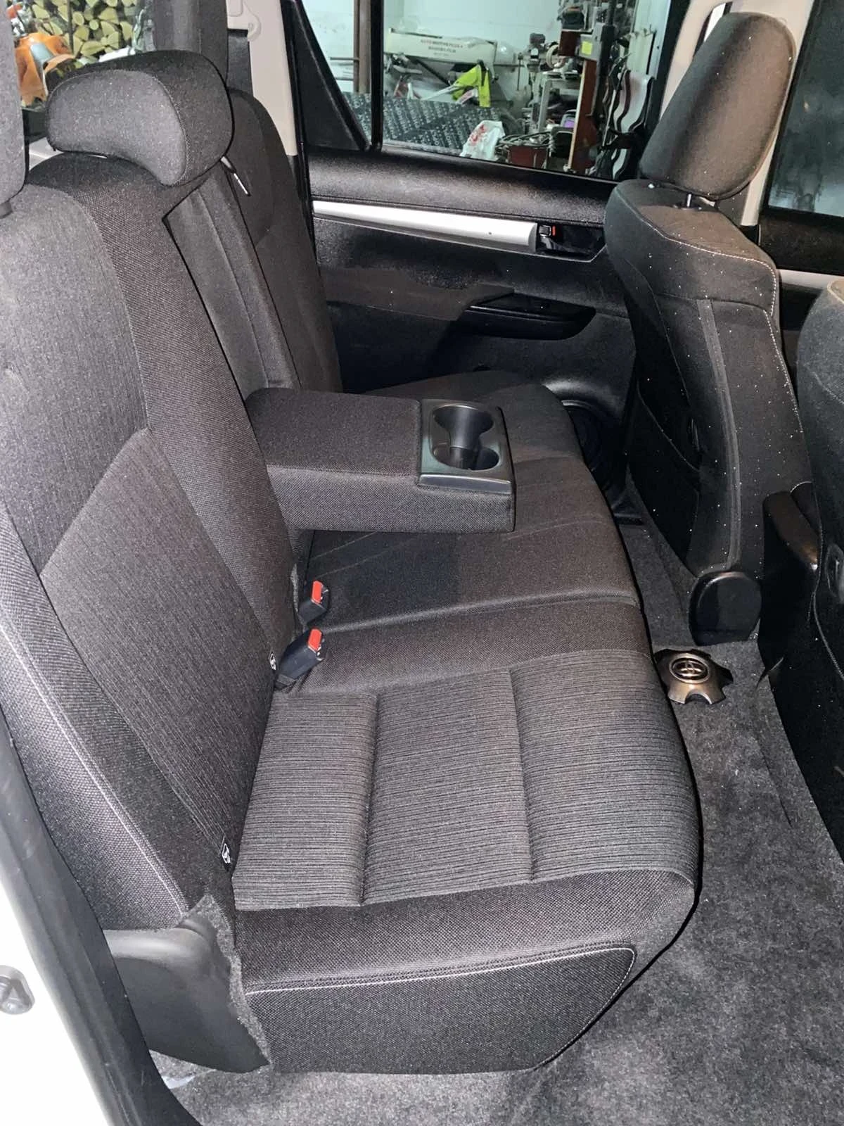 Toyota Hilux 2, 4 D4D/AUTOMAT, снимка 10 - Автомобили и джипове - 55125372