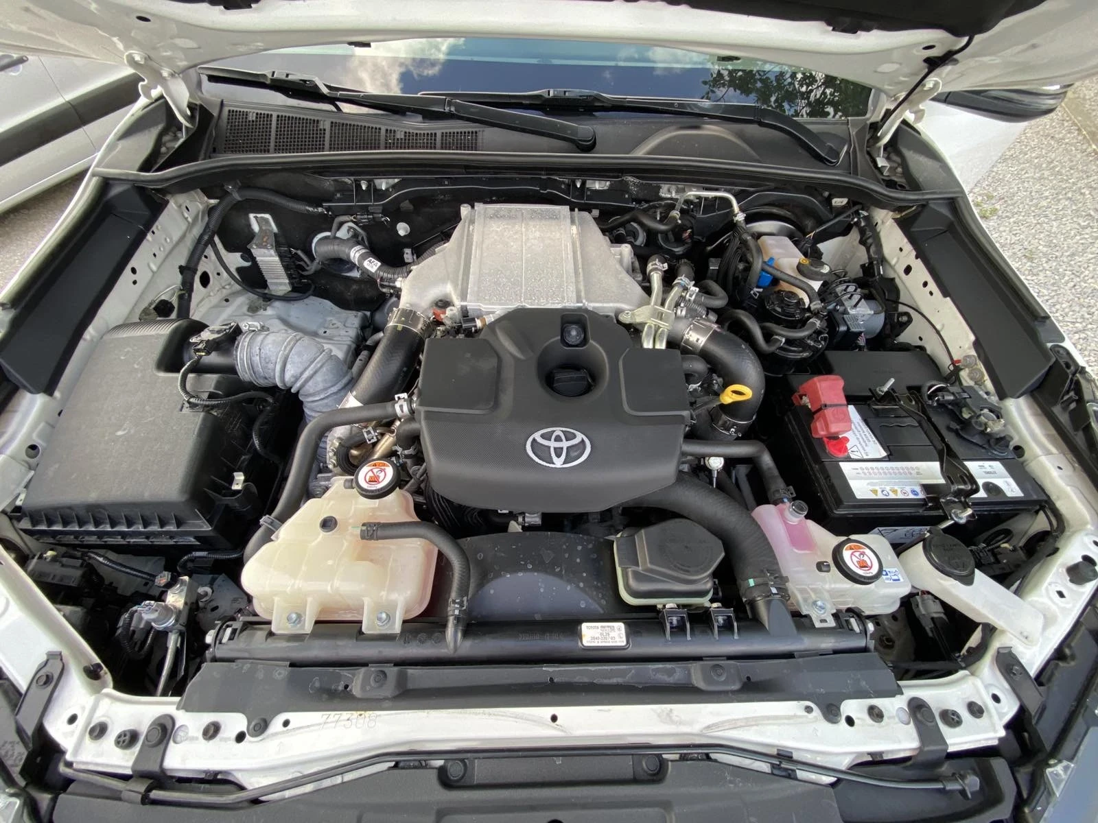 Toyota Hilux 2, 4 D4D/AUTOMAT, снимка 11 - Автомобили и джипове - 55125372