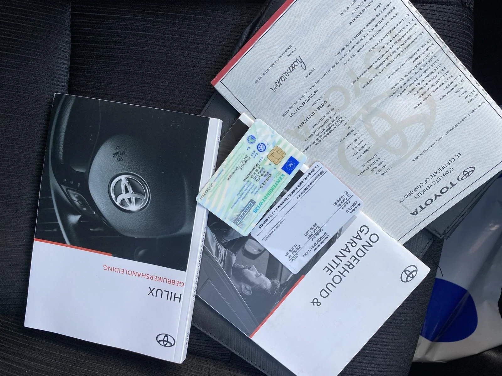 Toyota Hilux 2, 4 D4D/AUTOMAT, снимка 13 - Автомобили и джипове - 55125372