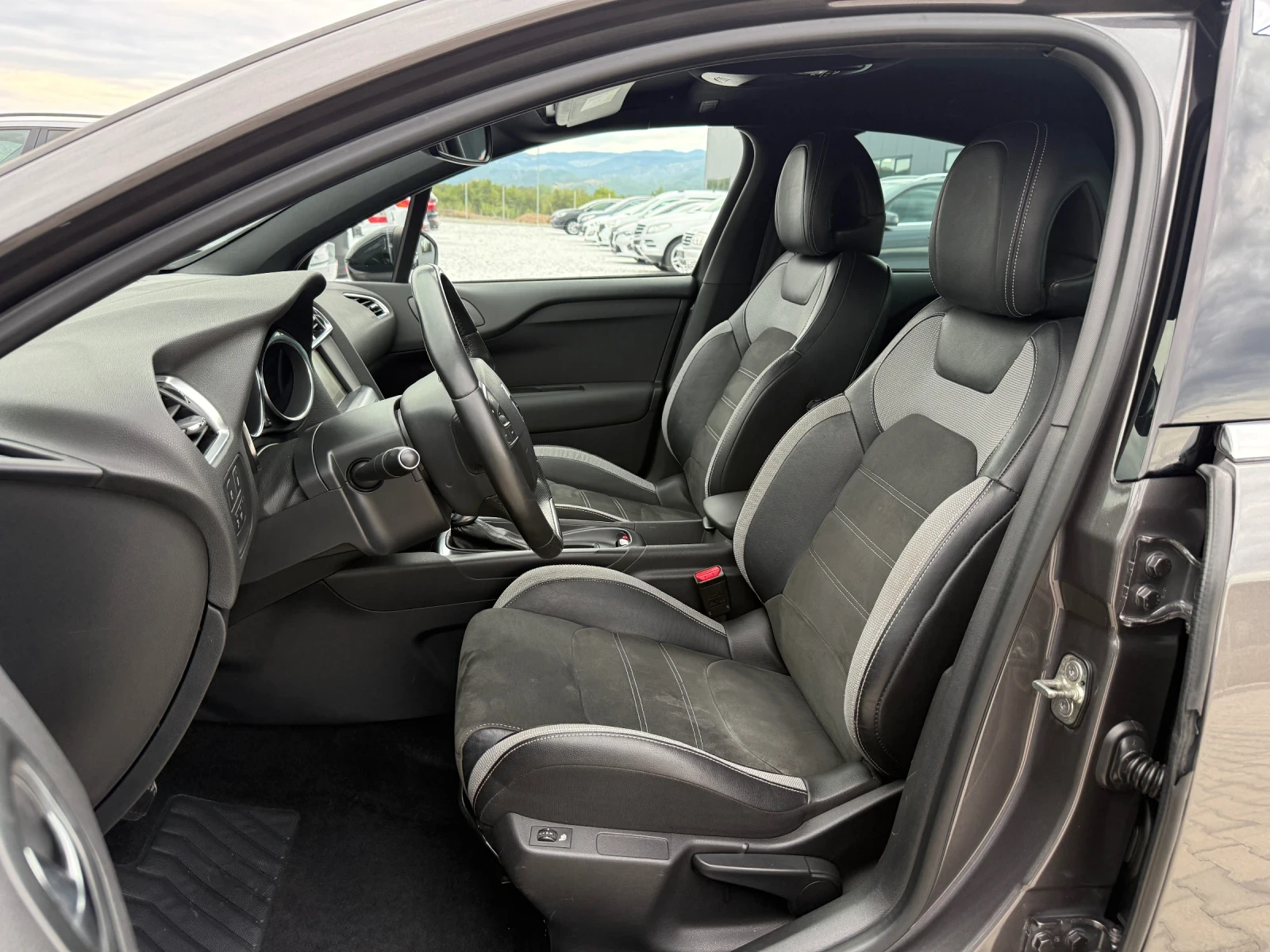 Citroen DS 4 Crossback 1.6HDi, снимка 11 - Автомобили и джипове - 56200348