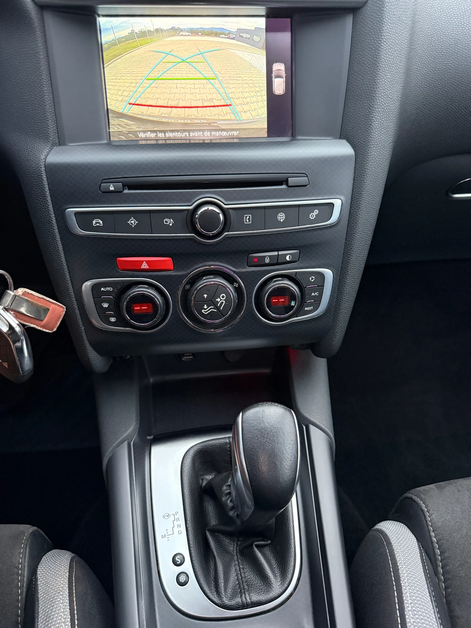 Citroen DS 4 Crossback 1.6HDi, снимка 17 - Автомобили и джипове - 56200348