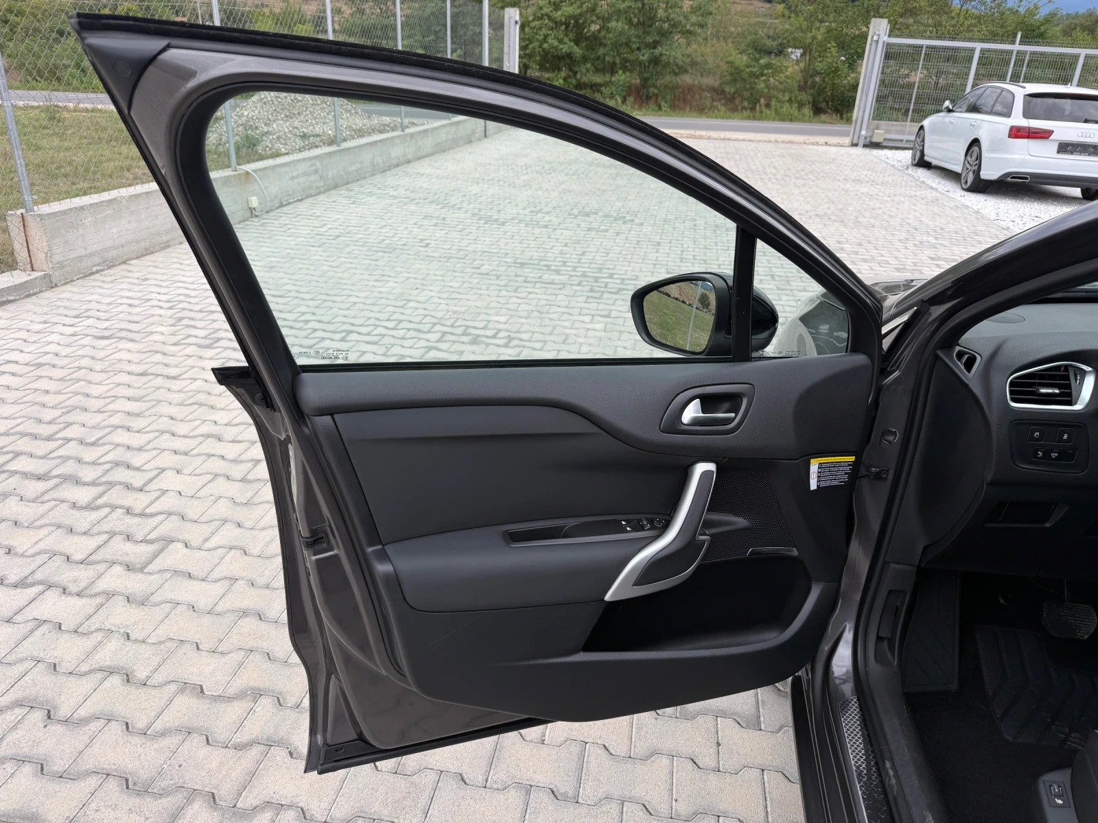 Citroen DS 4 Crossback 1.6HDi, снимка 9 - Автомобили и джипове - 56200348