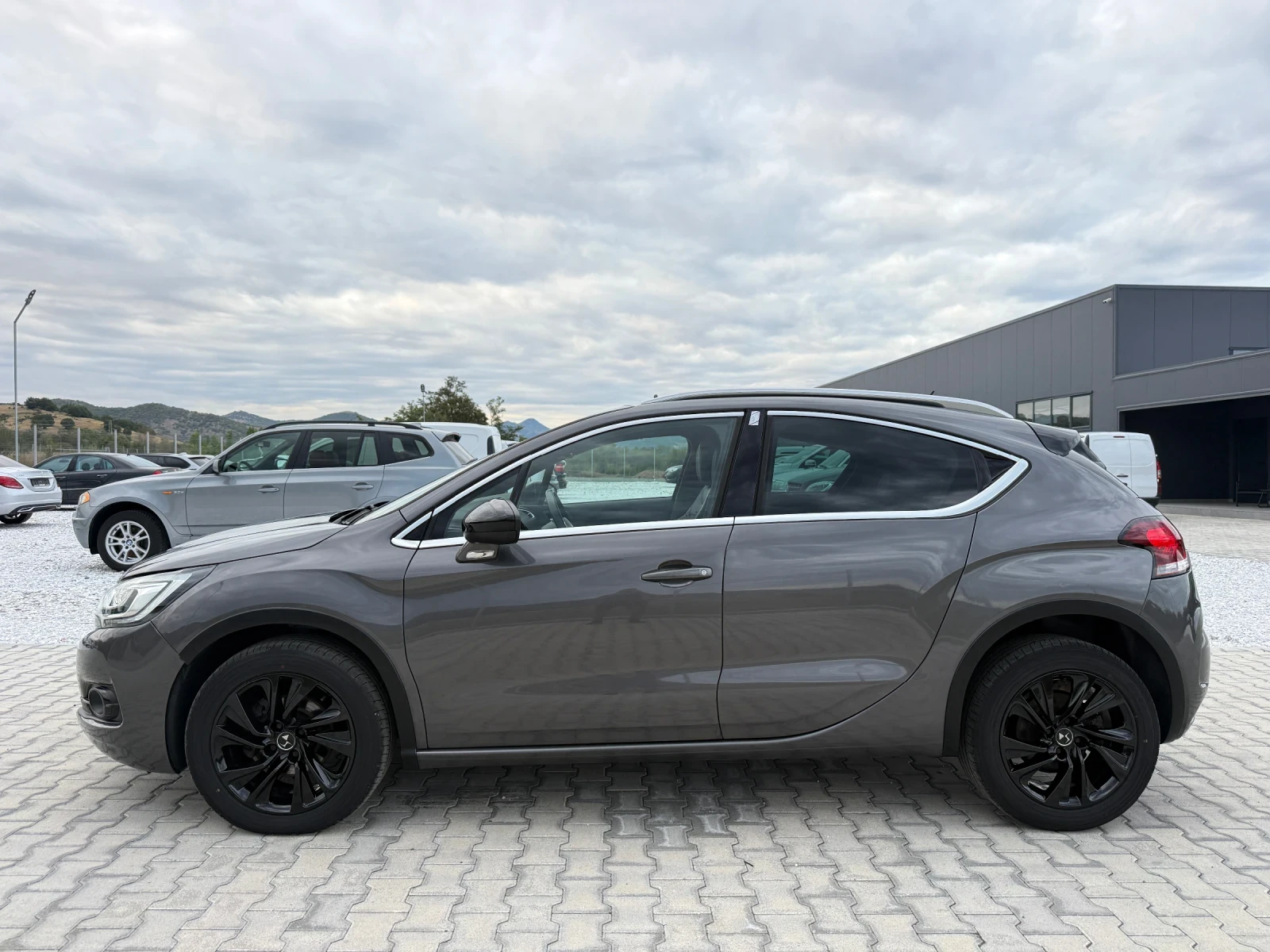 Citroen DS 4 Crossback 1.6HDi, снимка 3 - Автомобили и джипове - 56200348