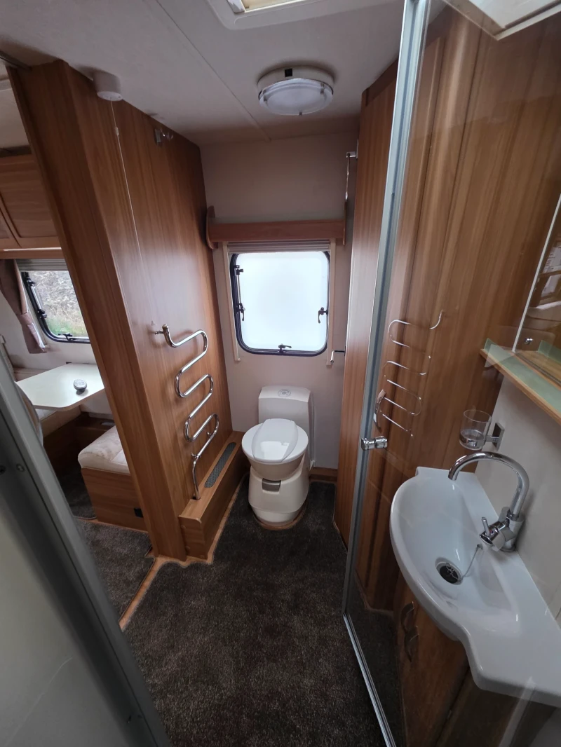 Каравана Други Lunar Clubman , снимка 10 - Каравани и кемпери - 52497041