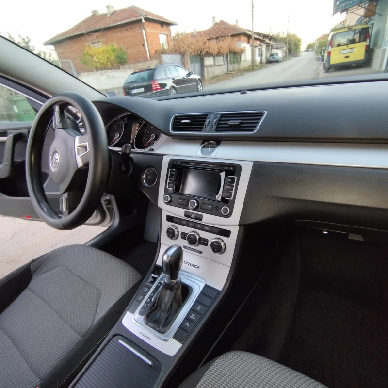 VW Passat, снимка 14 - Автомобили и джипове - 50696427