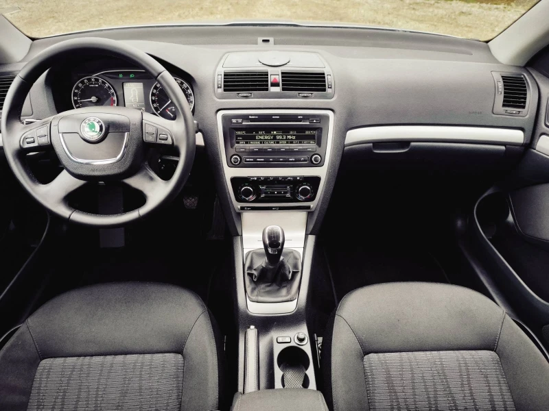Skoda Octavia 1.6TDI ELEGANCE FACE, снимка 10 - Автомобили и джипове - 53304895