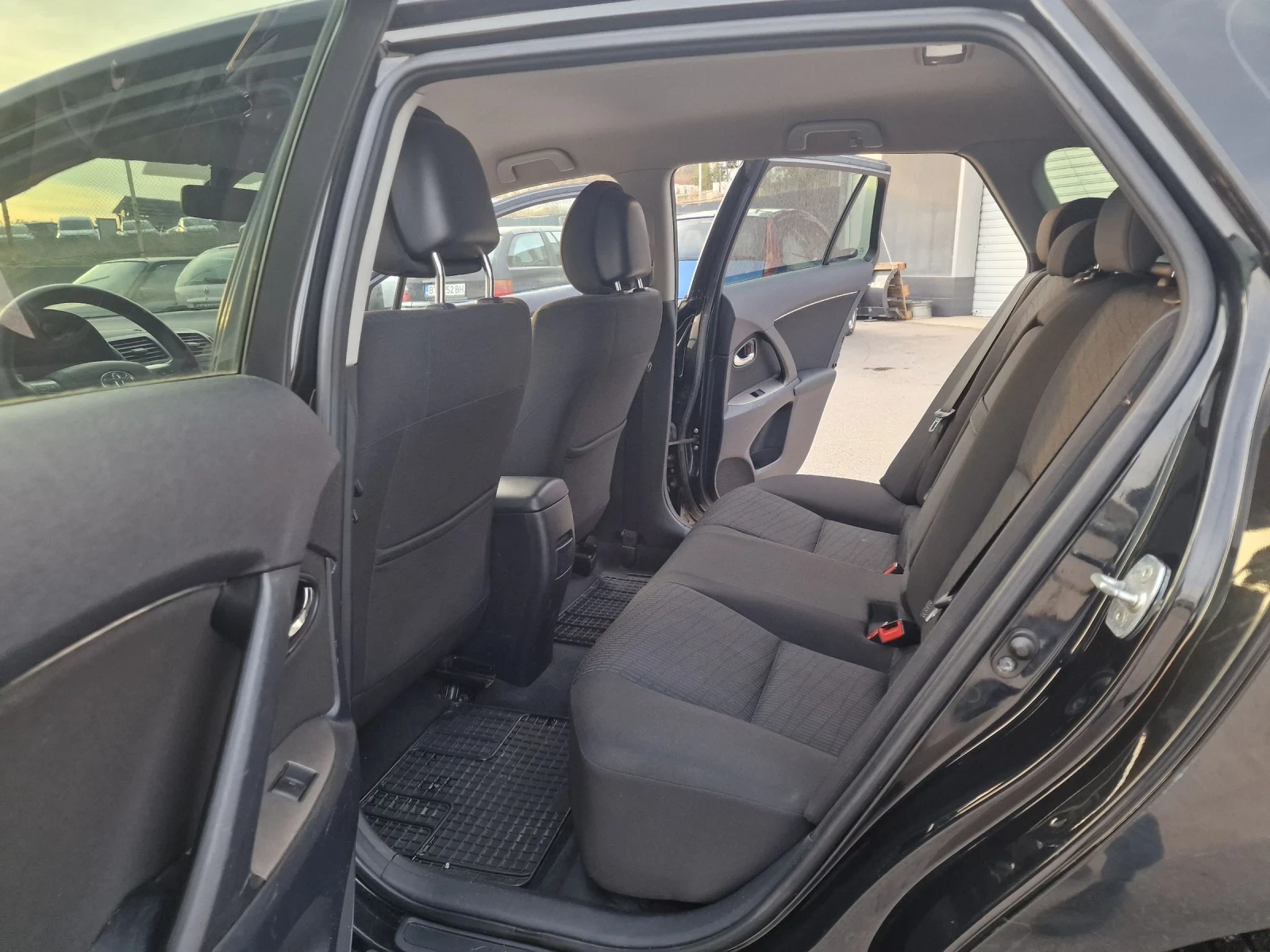 Toyota Avensis 2, 2D-4D АВТОМАТ | Mobile.bg — изображение 13