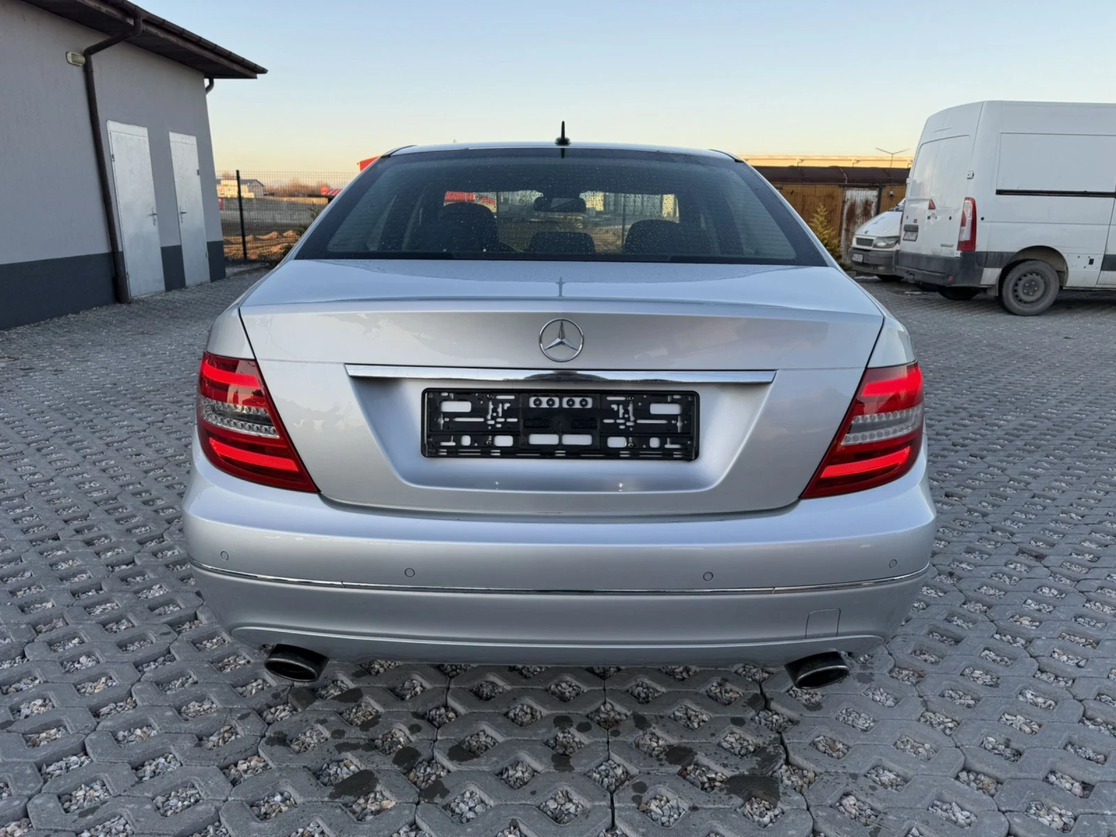 Mercedes-Benz E 300 4MATIK - изображение 6