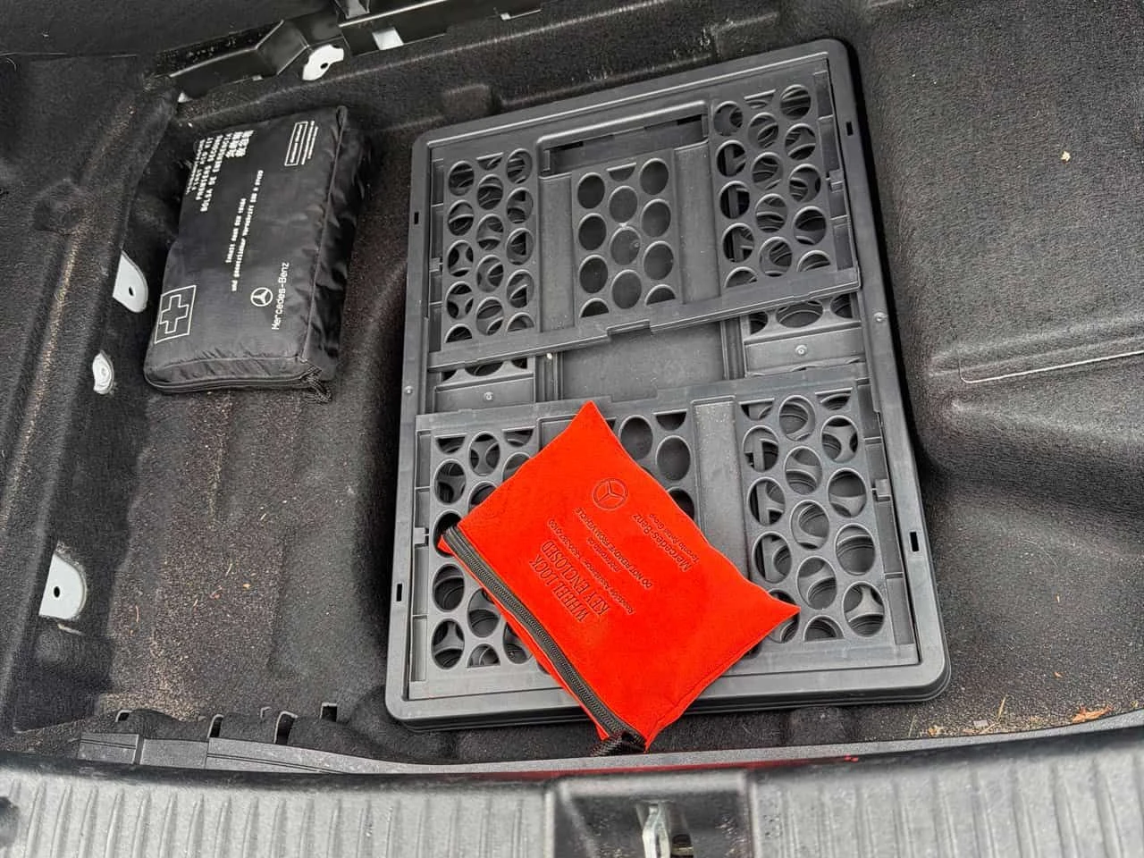 Mercedes-Benz C 300 4MATIC* DISTRONIC* 360КАМЕРИ* ПОДГРЕВИ* , снимка 12 - Автомобили и джипове - 53760495