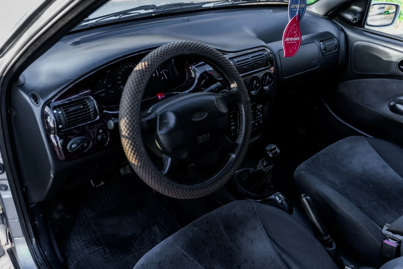 Ford Escort 1.8TD, снимка 11 - Автомобили и джипове - 53771439