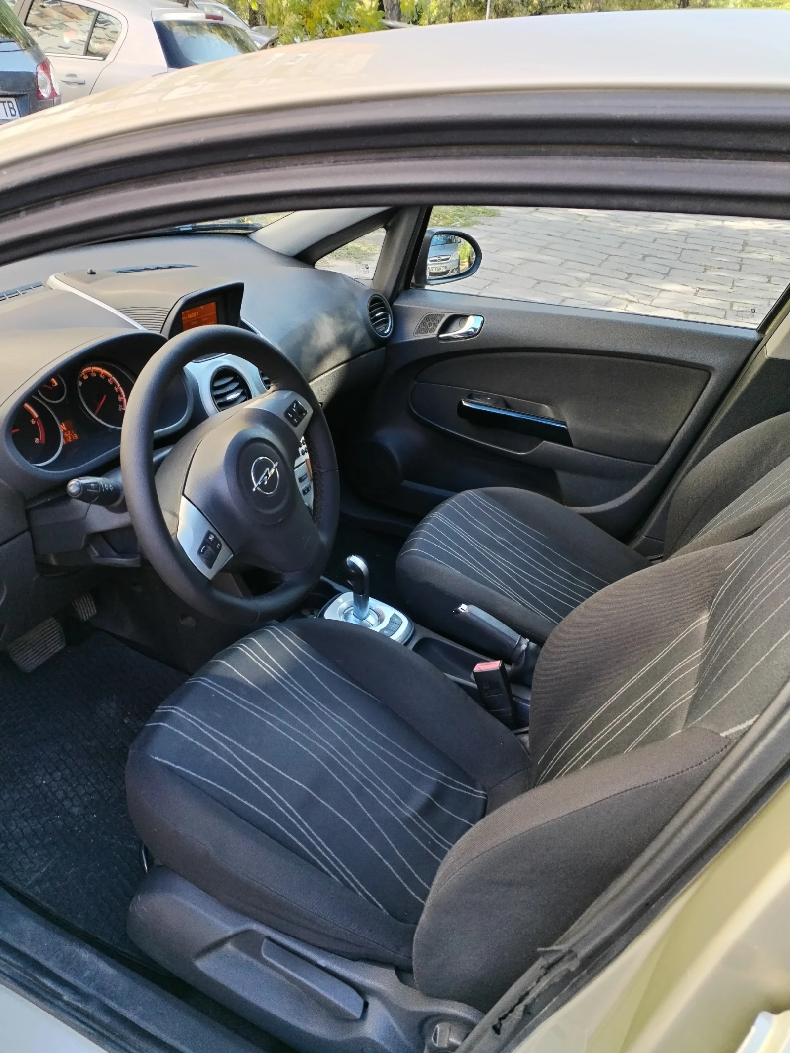 Opel Corsa, снимка 15 - Автомобили и джипове - 53830474