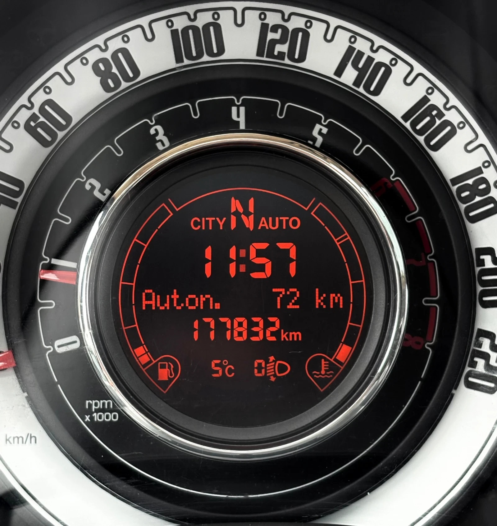 Fiat 500 1.2i, АВТОМАТИК, КОЖА, ПЕРФЕКТЕН, снимка 16 - Автомобили и джипове - 53912566