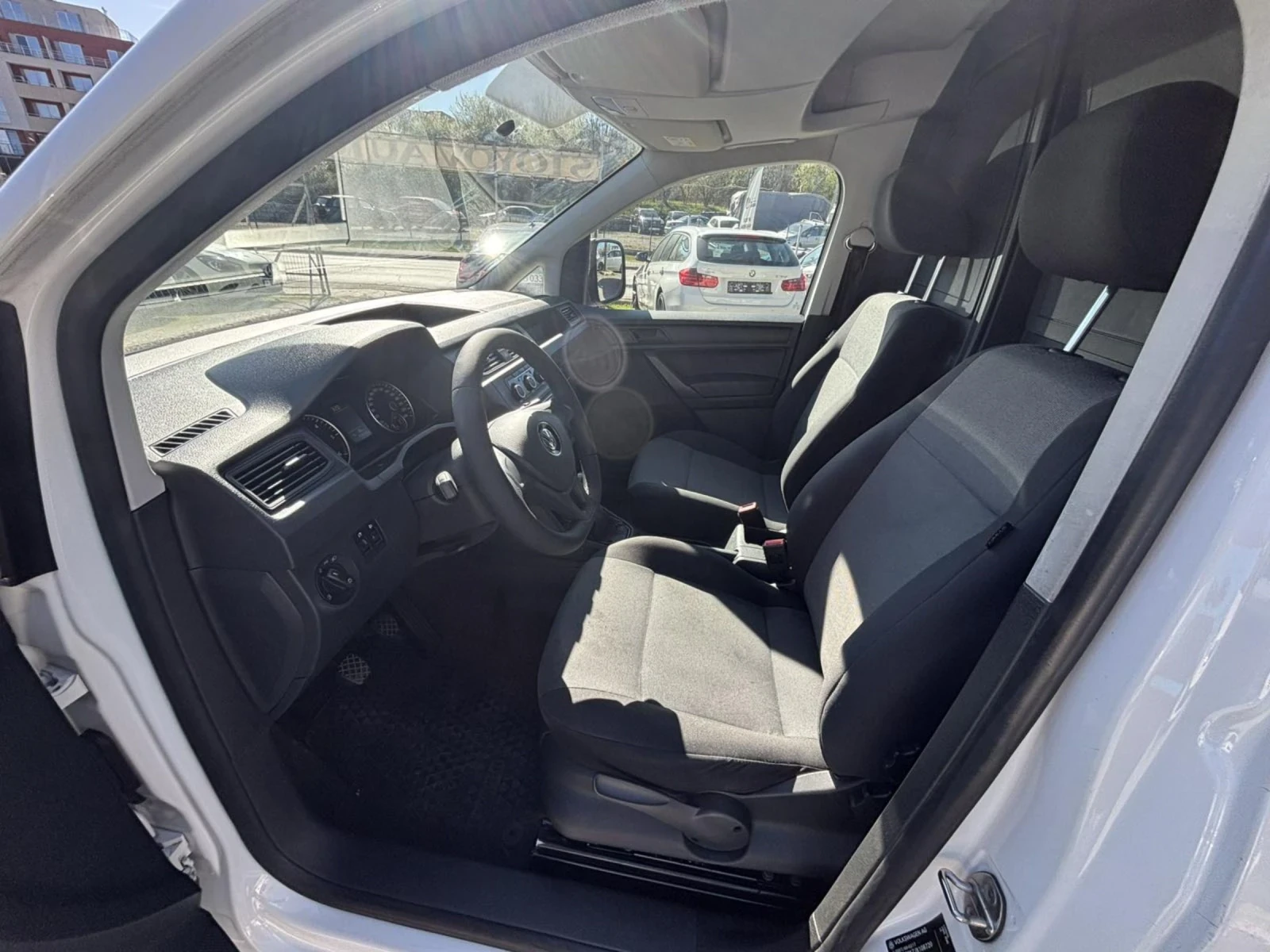 VW Caddy 2.0TDI, снимка 11 - Автомобили и джипове - 54139381