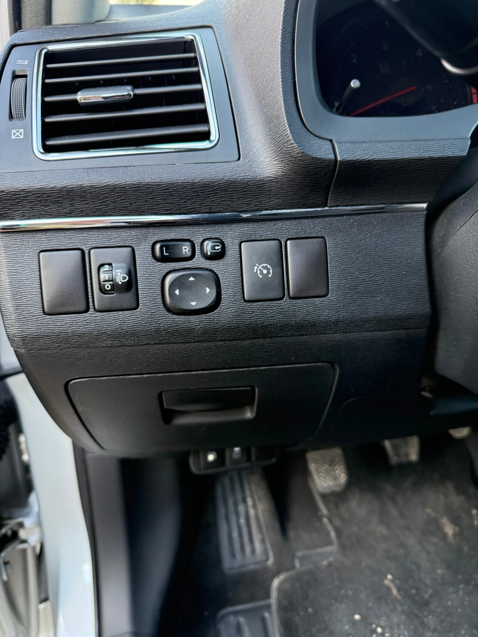 Toyota Avensis, снимка 11 - Автомобили и джипове - 54277107