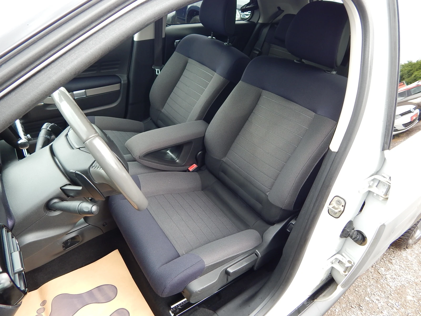 Citroen C4 Cactus 1.6HDI* АВТОМАТ* EURO5B* , снимка 12 - Автомобили и джипове - 54645339