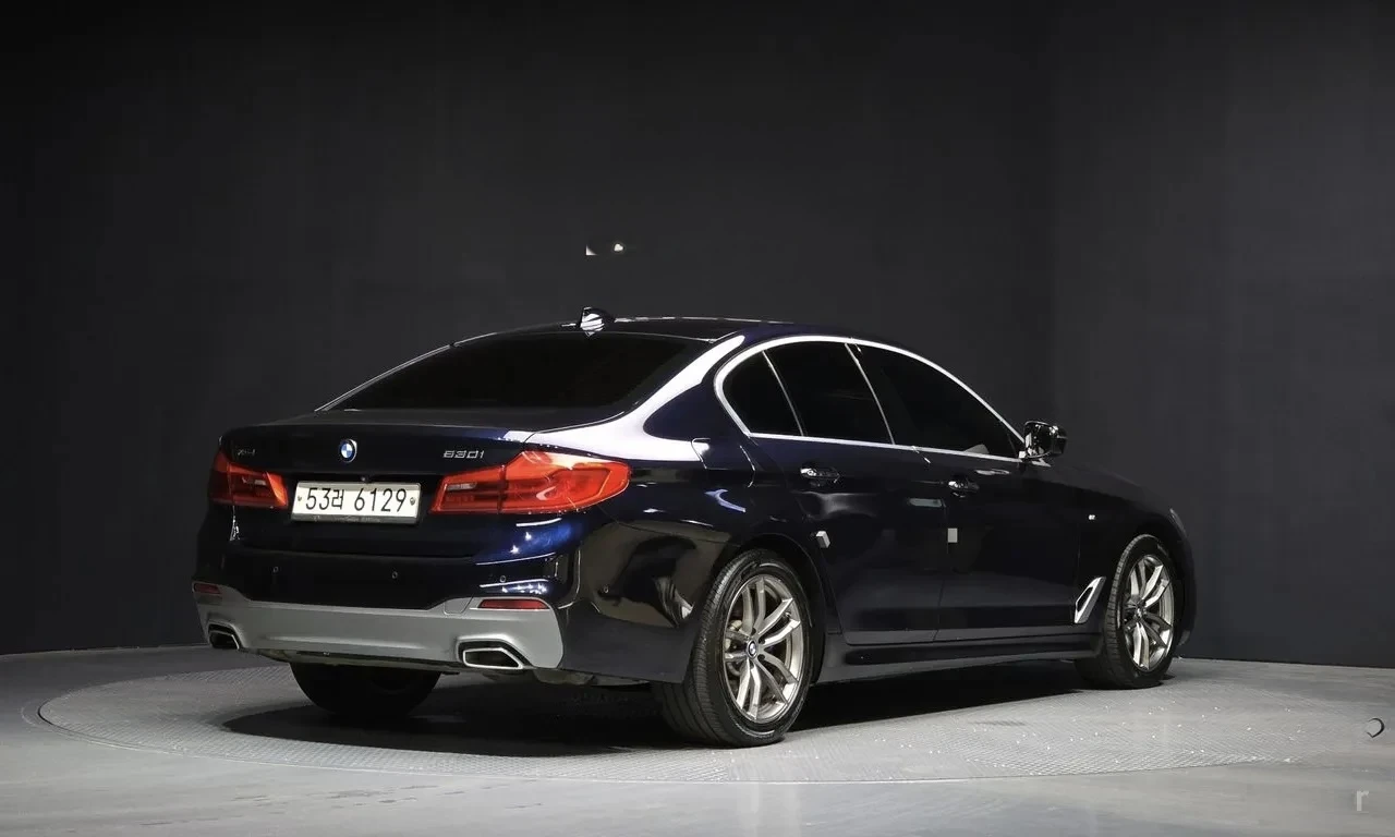 BMW 530 xDrive M Sport HeadUp, Disi* line assist, снимка 2 - Автомобили и джипове - 54960061