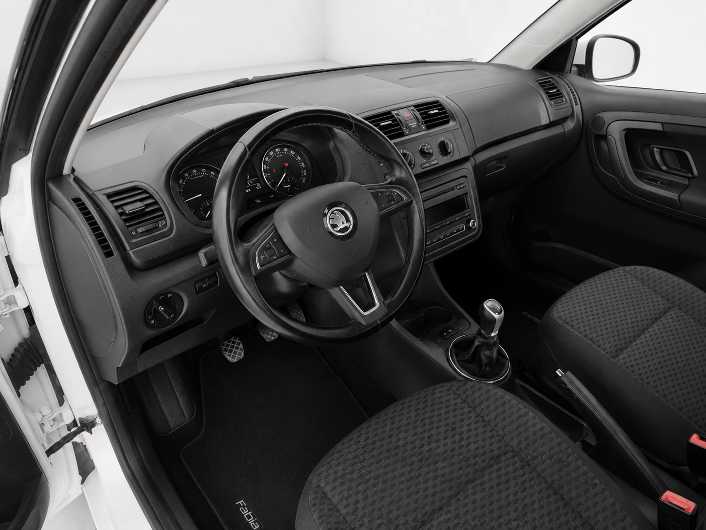 Skoda Fabia, снимка 5 - Автомобили и джипове - 55075748