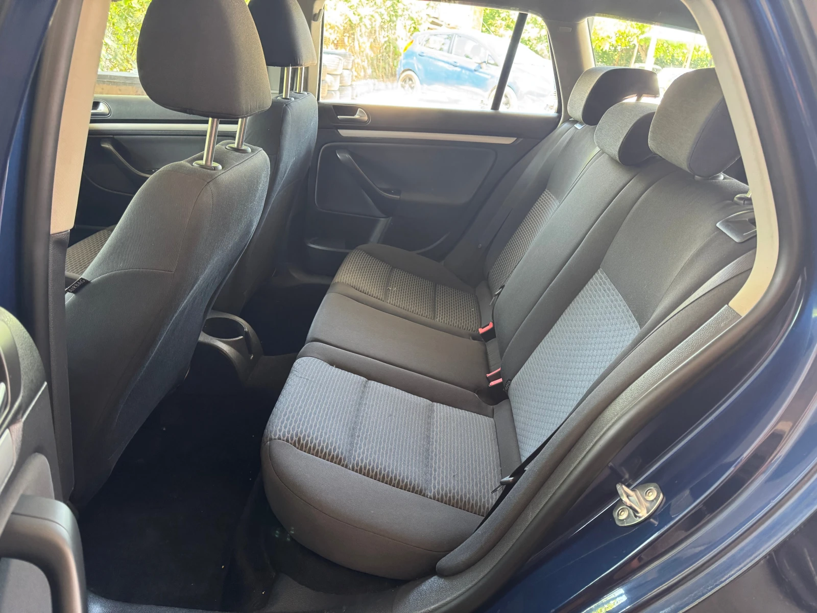 VW Golf 1.6TDI-105кс., снимка 16 - Автомобили и джипове - 55583233