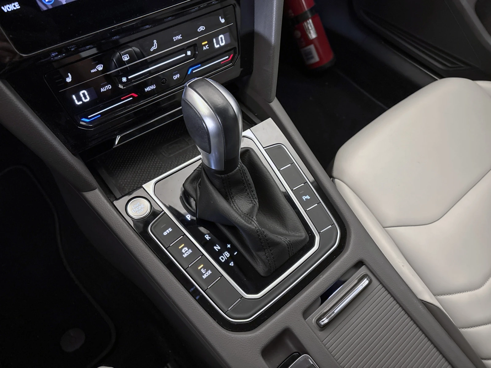 VW Arteon 1.4 R-Line Hybrid/ Head-up/ Blind/ Подгрев/ Кожа, снимка 11 - Автомобили и джипове - 55642263