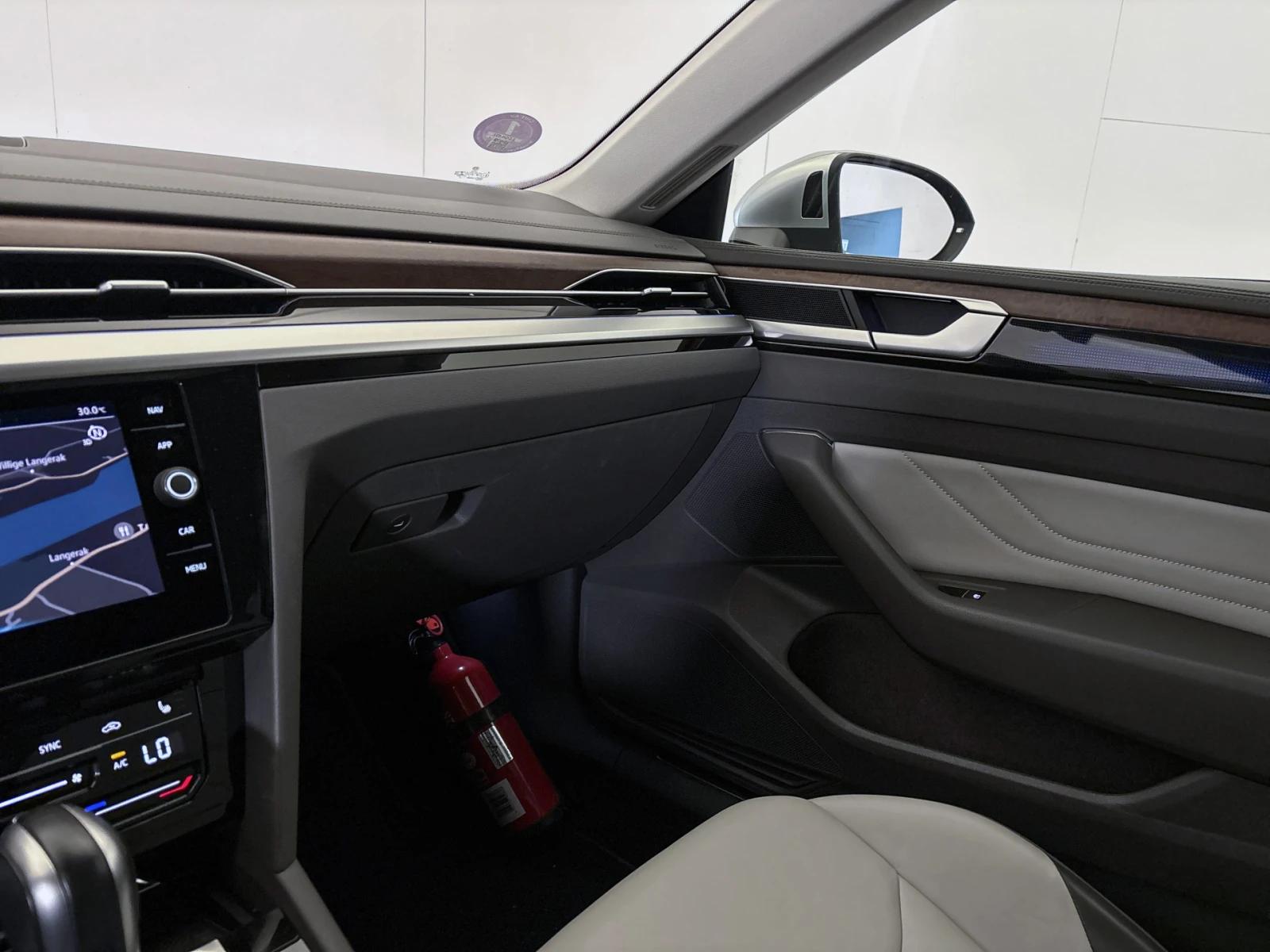 VW Arteon 1.4 R-Line Hybrid/ Head-up/ Blind/ Подгрев/ Кожа, снимка 9 - Автомобили и джипове - 55642263