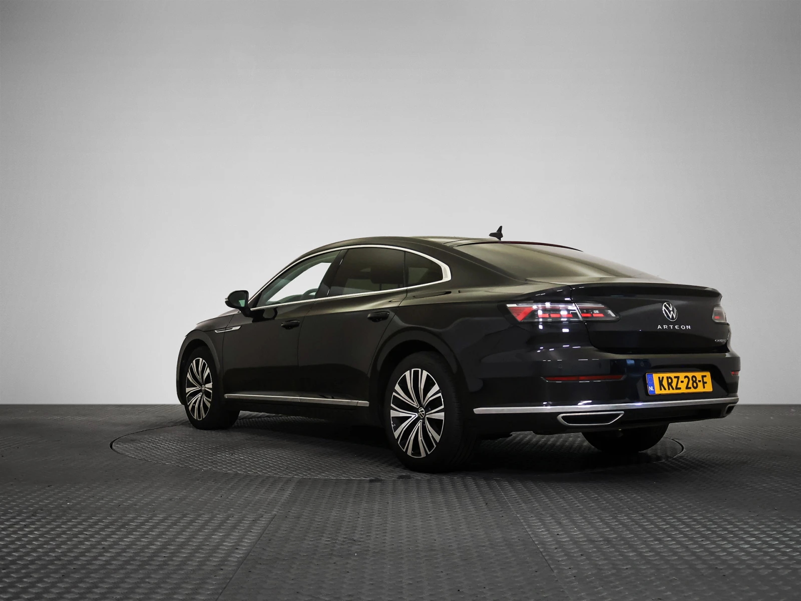 VW Arteon 1.4 R-Line Hybrid/ Head-up/ Blind/ Подгрев/ Кожа, снимка 5 - Автомобили и джипове - 55642263