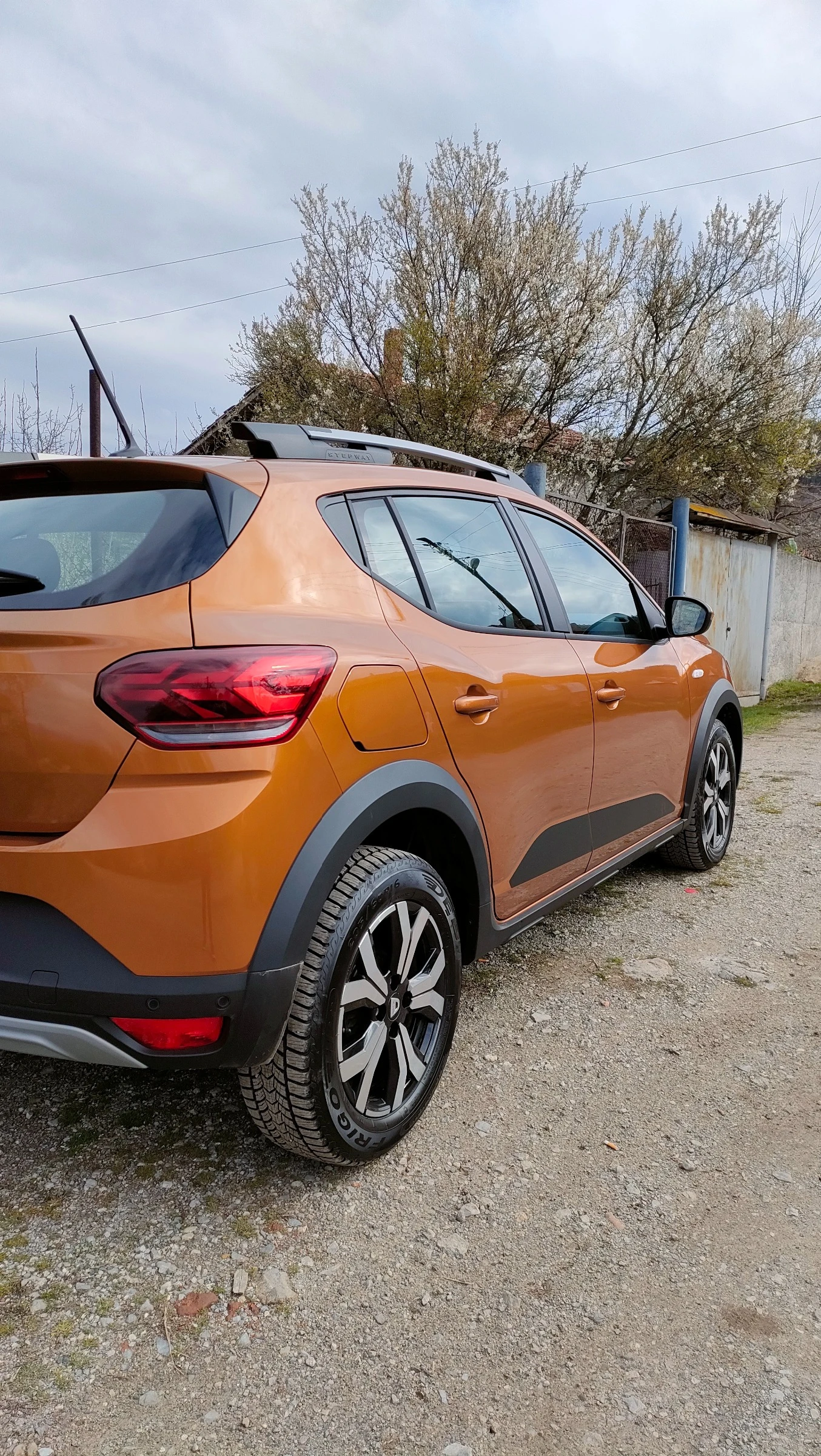 Dacia Sandero Stepway, снимка 2 - Автомобили и джипове - 55775330