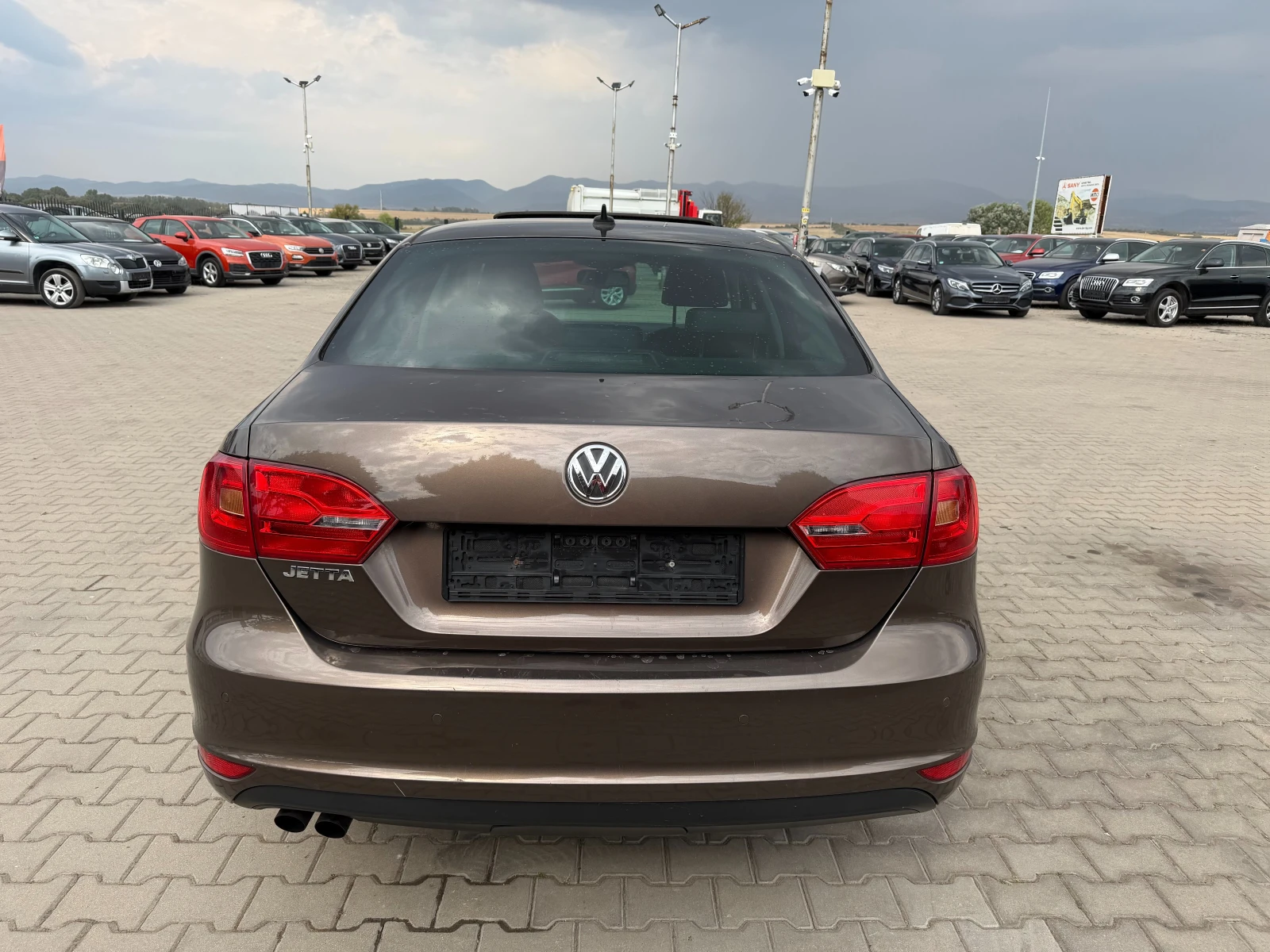 VW Jetta 2.0TDI AVTOMAT/NAVI EURO 5, снимка 7 - Автомобили и джипове - 56166059