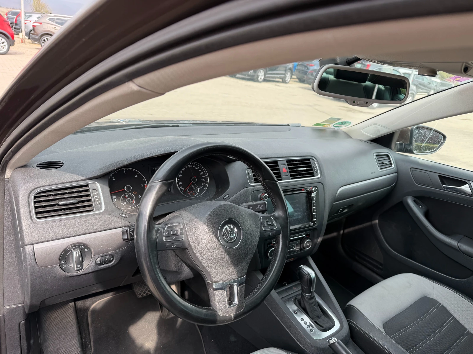 VW Jetta 2.0TDI AVTOMAT/NAVI EURO 5, снимка 13 - Автомобили и джипове - 56166059
