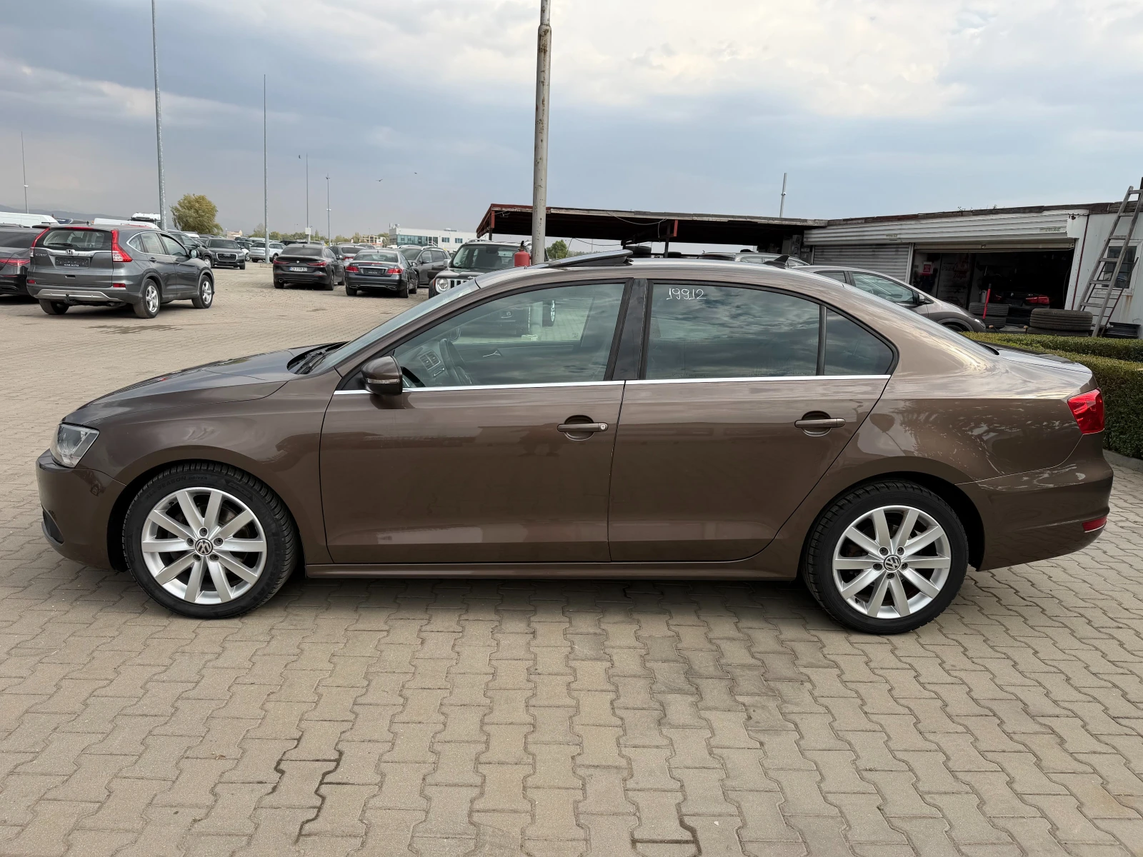 VW Jetta 2.0TDI AVTOMAT/NAVI EURO 5, снимка 9 - Автомобили и джипове - 56166059