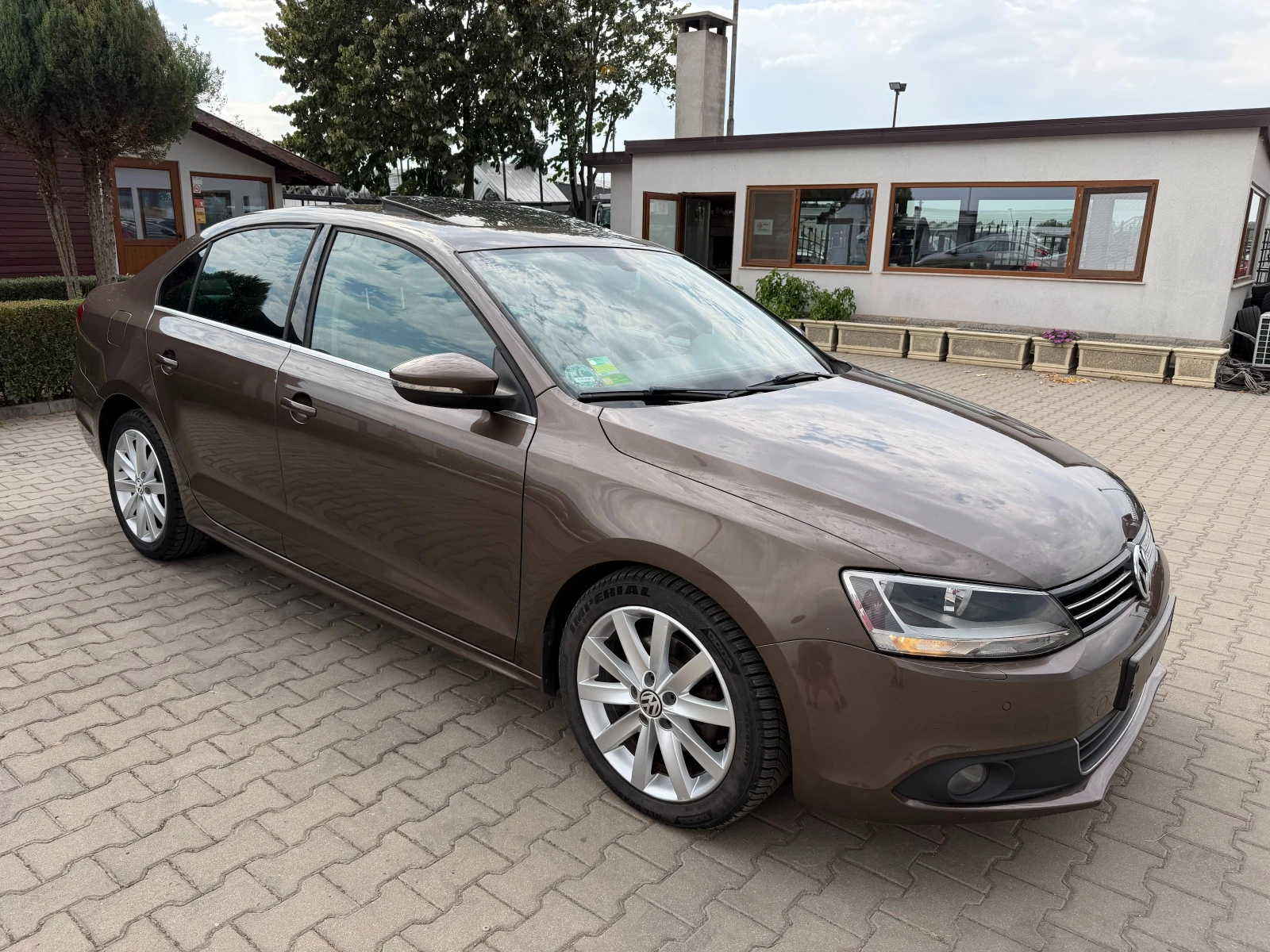 VW Jetta 2.0TDI AVTOMAT/NAVI EURO 5, снимка 4 - Автомобили и джипове - 56166059