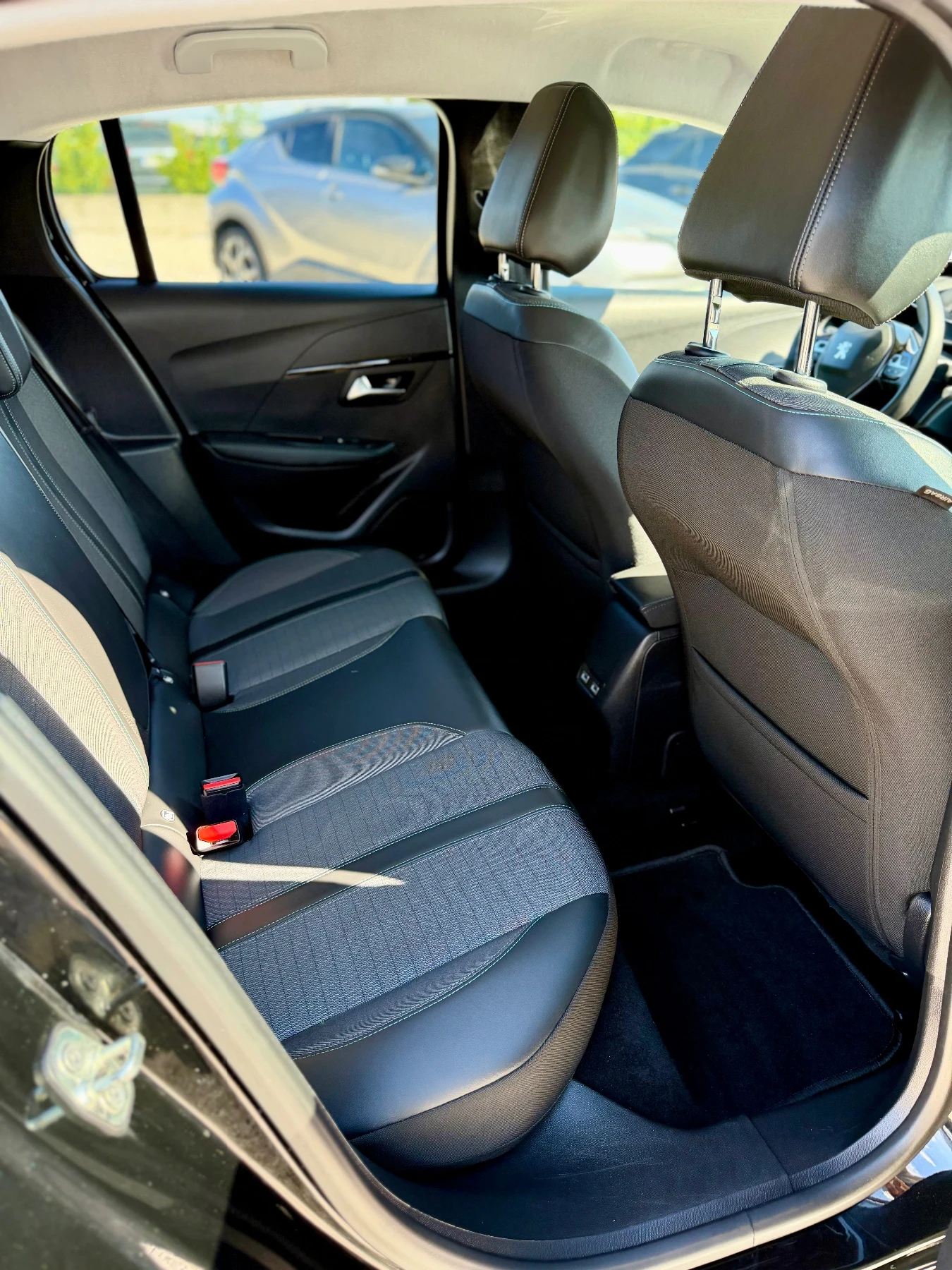 Peugeot 208 52Kw 320км Пробег, снимка 10 - Автомобили и джипове - 56203047