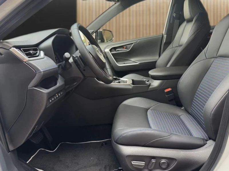 Toyota Rav4 2.5 Hybrid 4x4 Style Navi, JBL, 360-Grad AHK, снимка 13 - Автомобили и джипове - 52605818