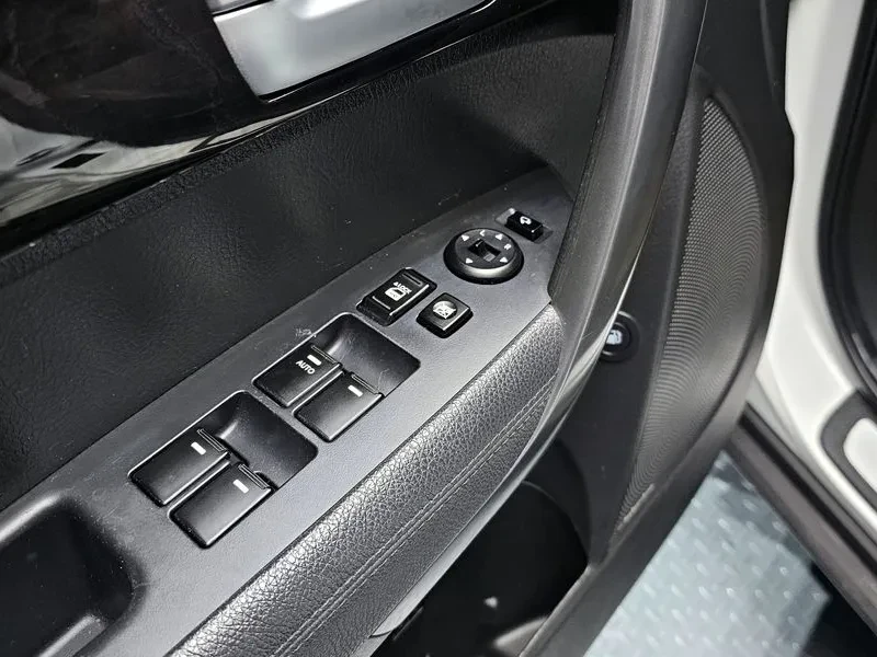 Kia Sorento 2.0 2WD, снимка 17 - Автомобили и джипове - 54264106