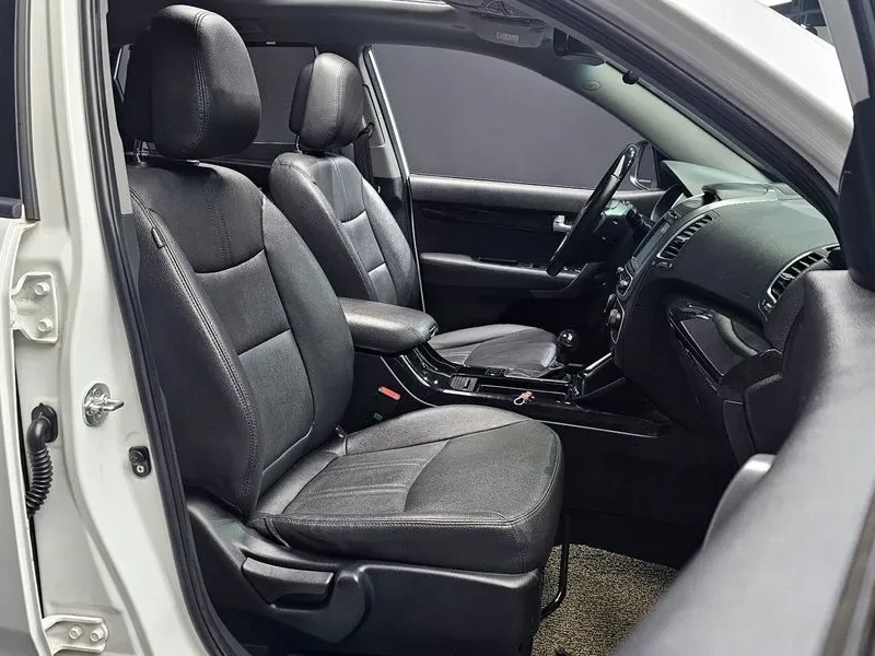 Kia Sorento 2.0 2WD, снимка 10 - Автомобили и джипове - 54264106