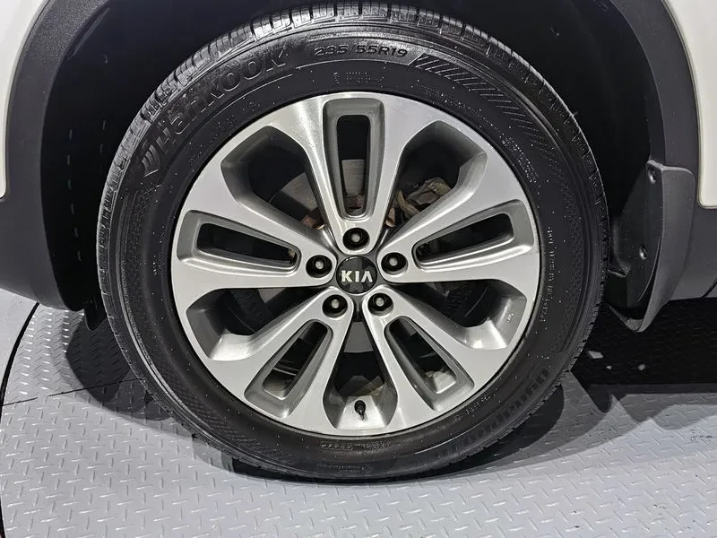 Kia Sorento 2.0 2WD, снимка 5 - Автомобили и джипове - 54264106