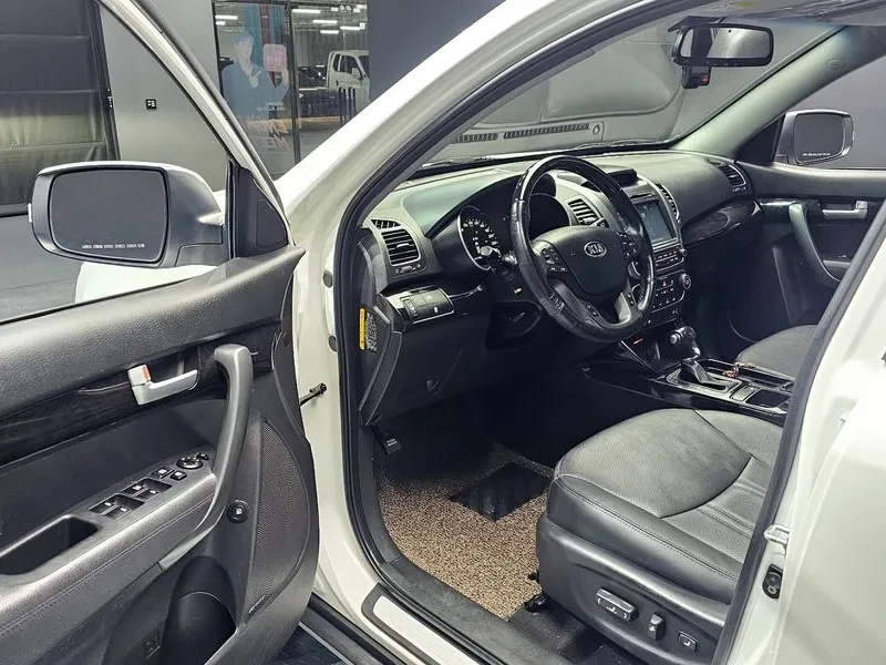 Kia Sorento 2.0 2WD, снимка 11 - Автомобили и джипове - 54264106