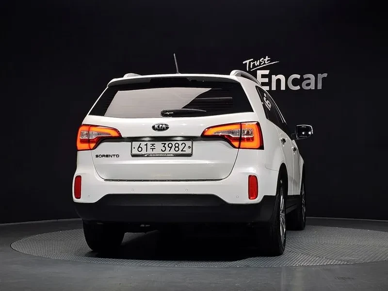 Kia Sorento 2.0 2WD, снимка 4 - Автомобили и джипове - 54264106