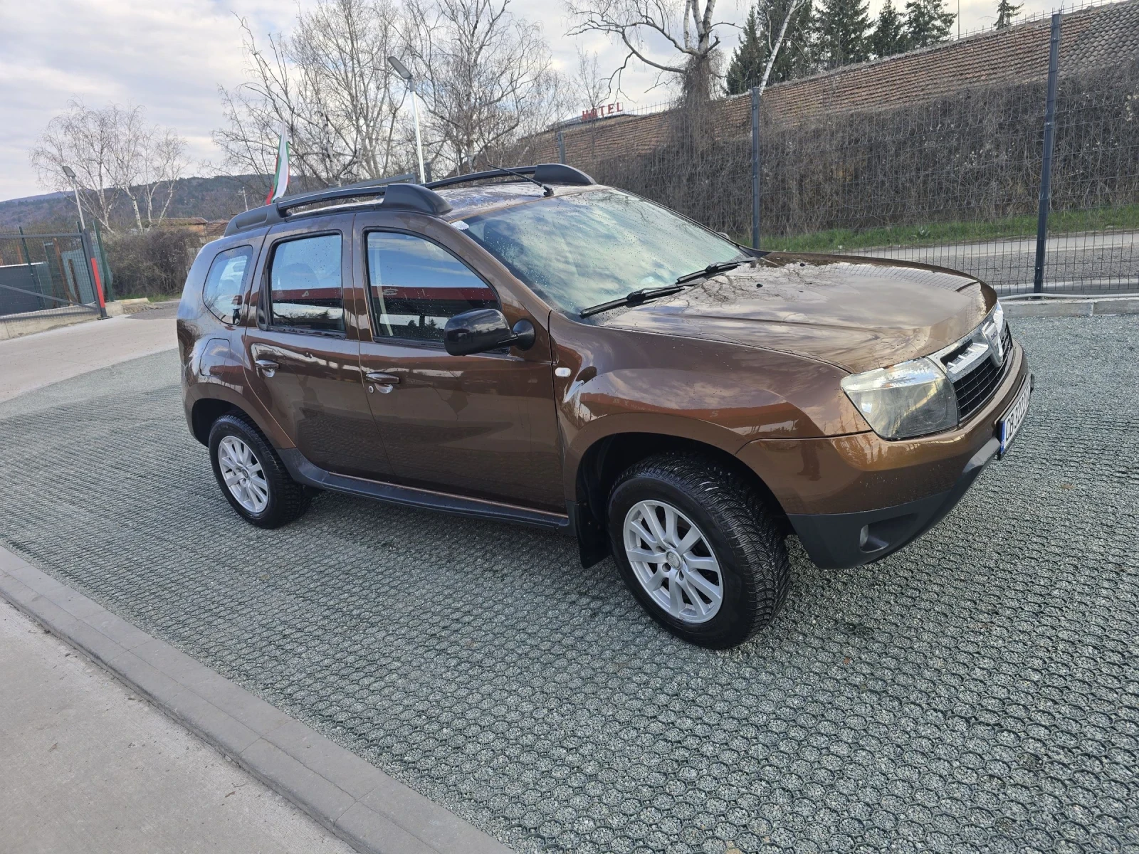 Dacia Duster, снимка 2 - Автомобили и джипове - 53978725