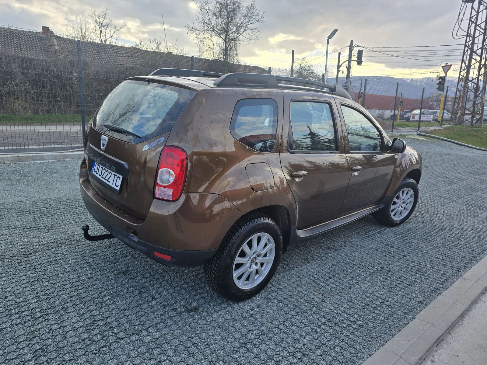 Dacia Duster, снимка 3 - Автомобили и джипове - 53978725